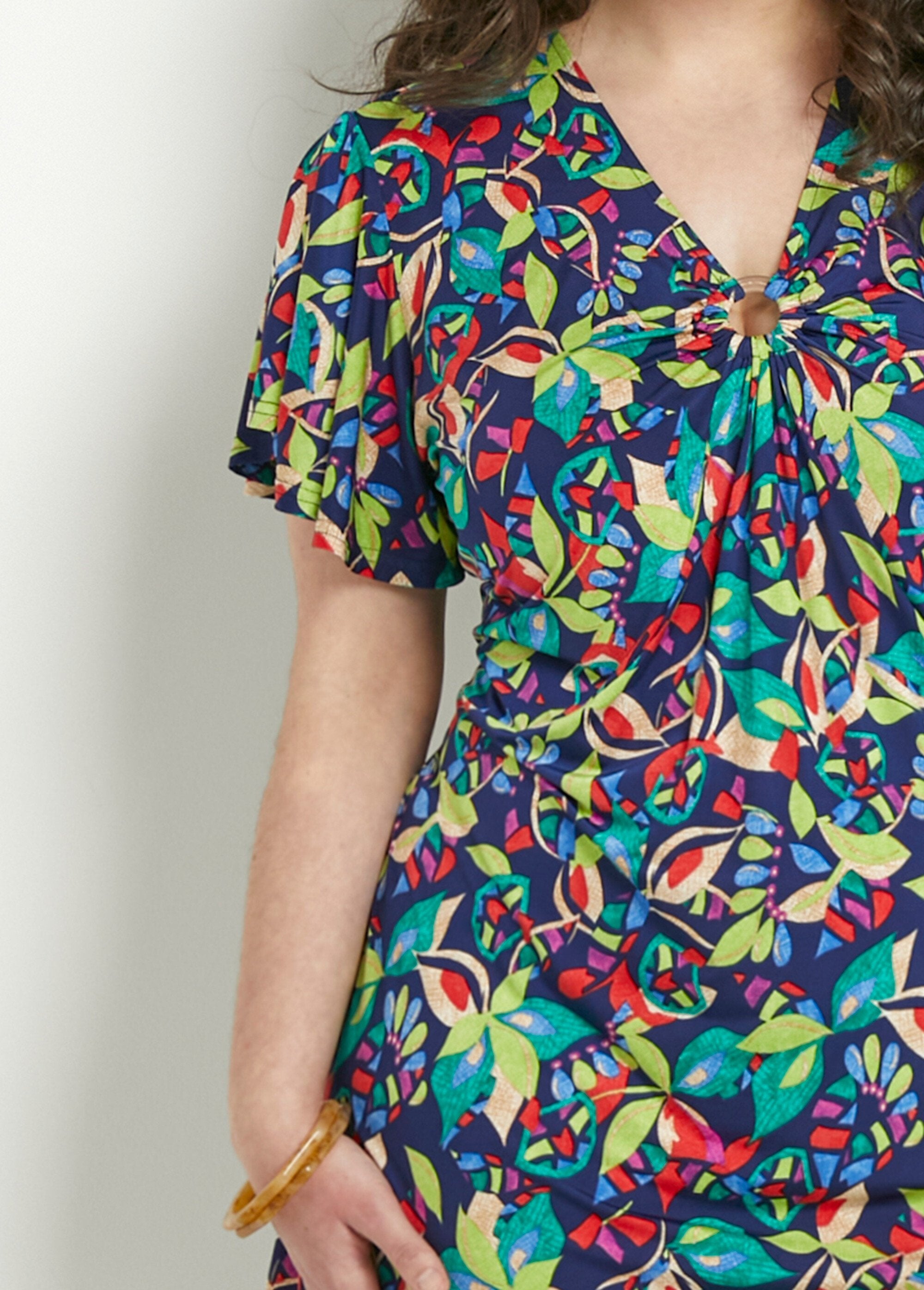 Abito_corto_svasato_con_stampa_multicolore_Imprime_marine_DE1_curvy