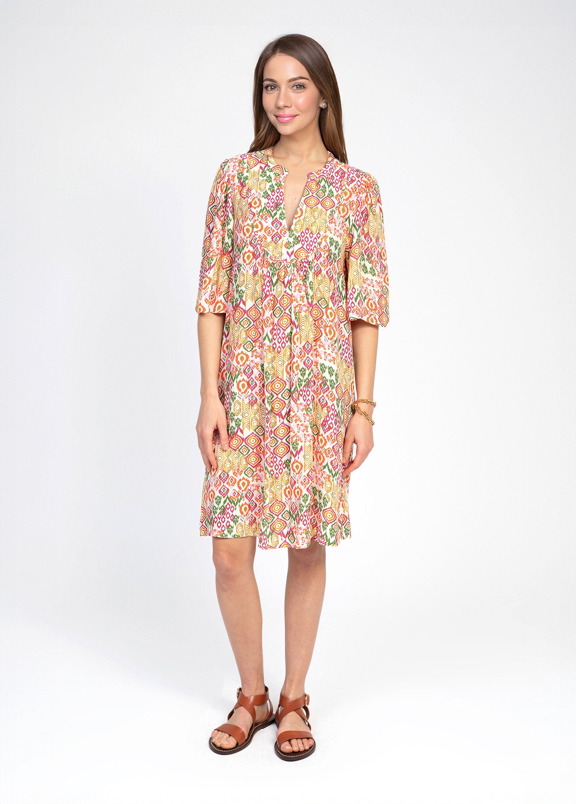 Abito_fluido_a_stampa_etnica_con_scollo_a_V_Stampa_rossa_FA1_slim