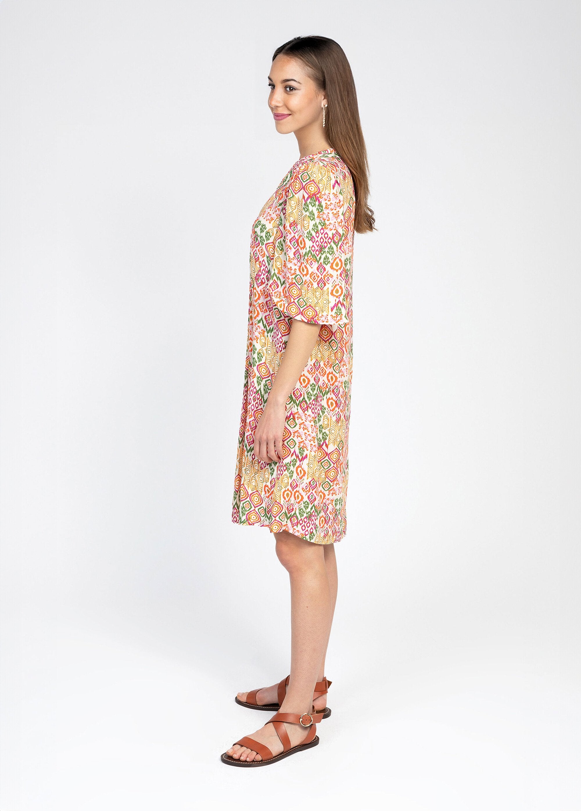 Abito_fluido_a_stampa_etnica_con_scollo_a_V_Stampa_rossa_GA1_slim