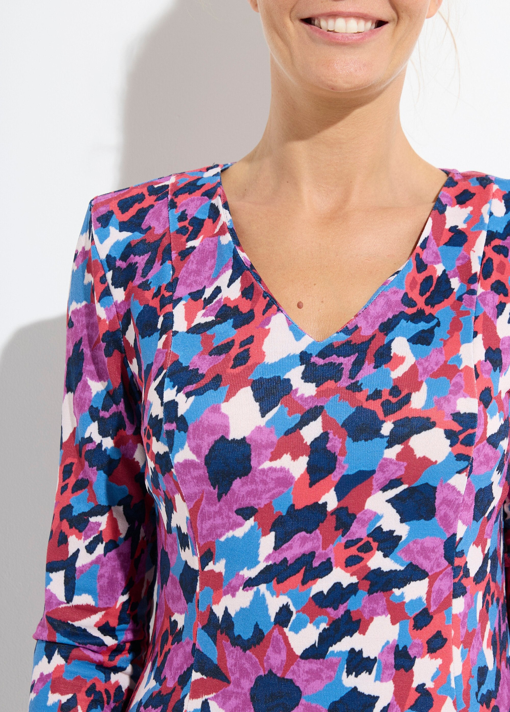 Abito_corto_e_dritto_con_stampa_a_caldo_Imprime_bleu_DE1_slim