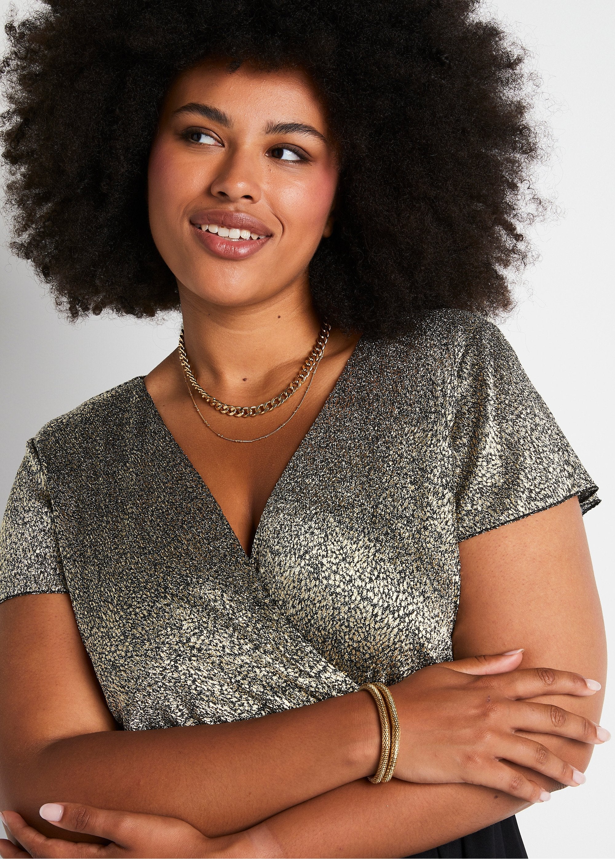 Abito_a_portafoglio_bicolore_Nero_e_oro_DE1_curvy