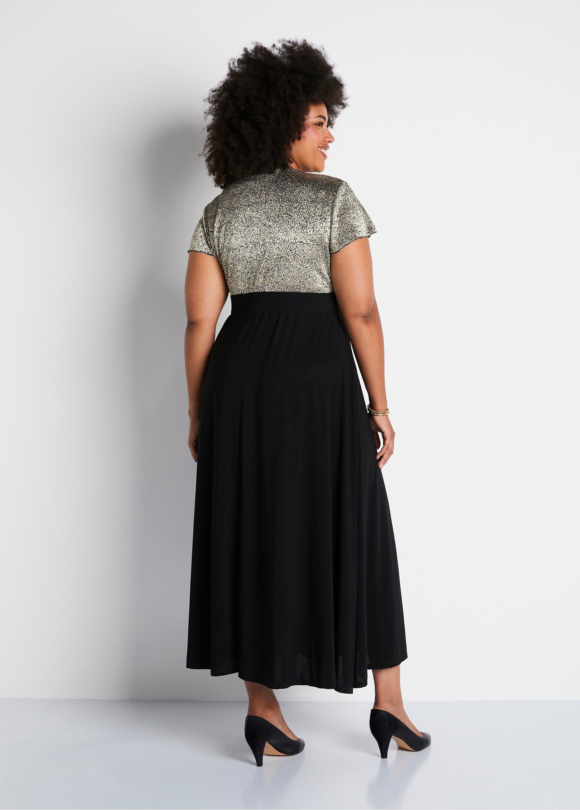 Abito_a_portafoglio_bicolore_Nero_e_oro_DO1_curvy