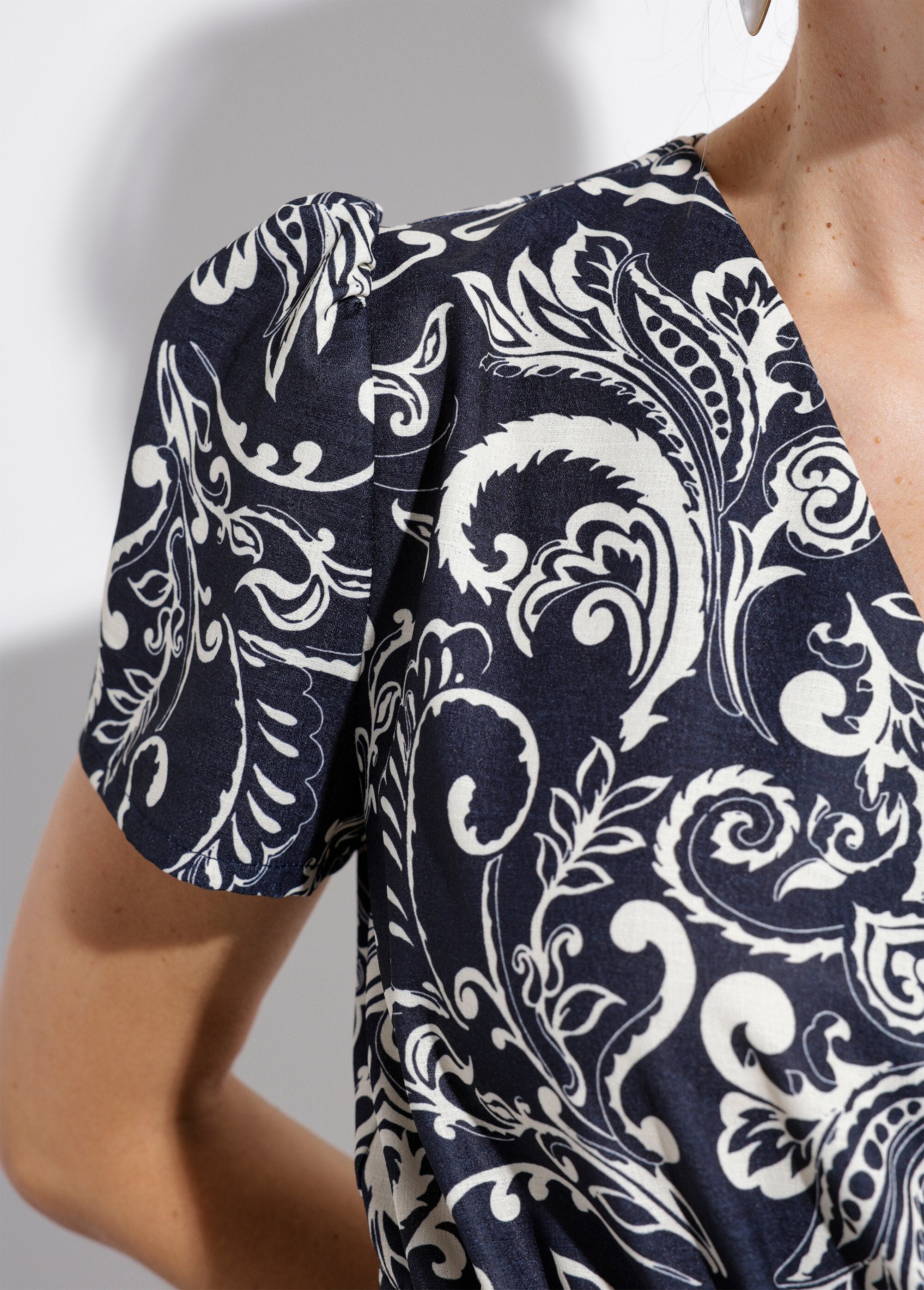 Abito_a_portafoglio_con_elastico_in_vita_Noir_et_ecru_DE2_slim