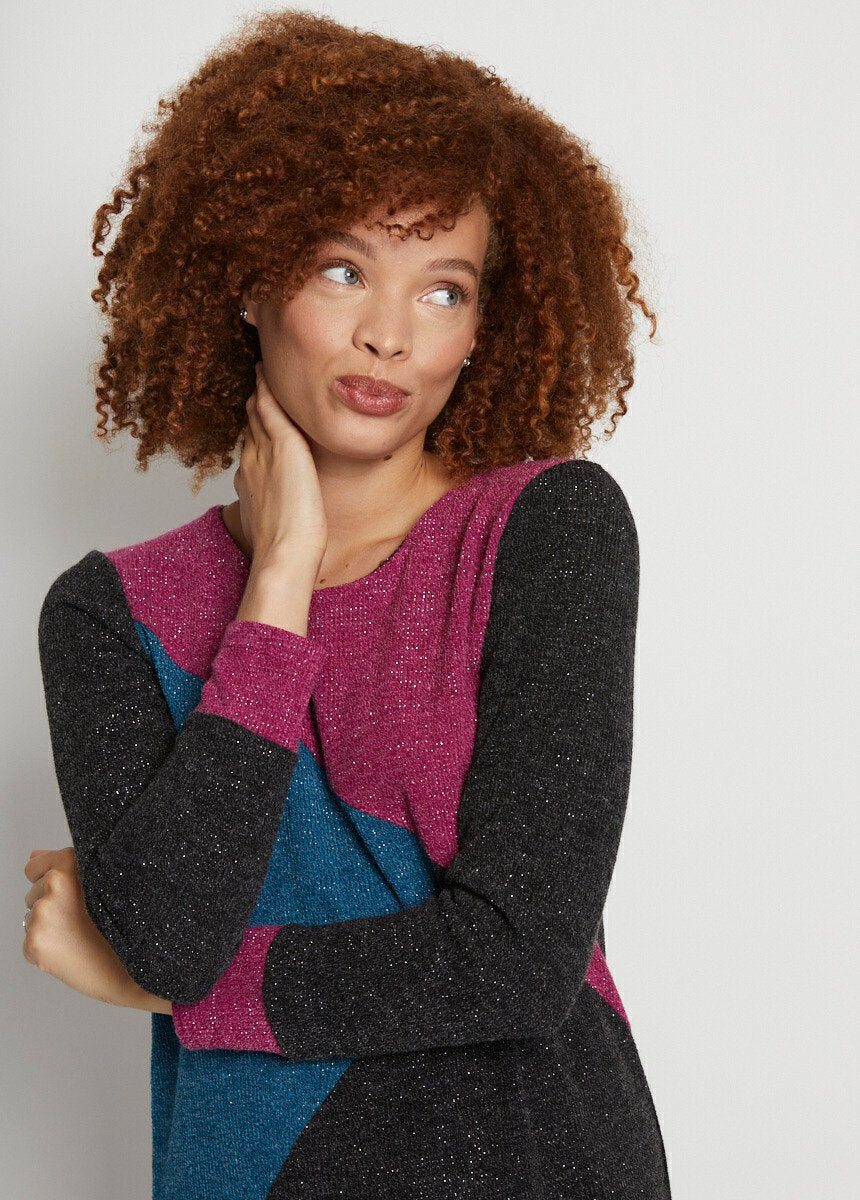 Abito_corto_e_dritto_in_maglia_calda_con_collo_rotondo_Sfondo_nero_DE1_slim