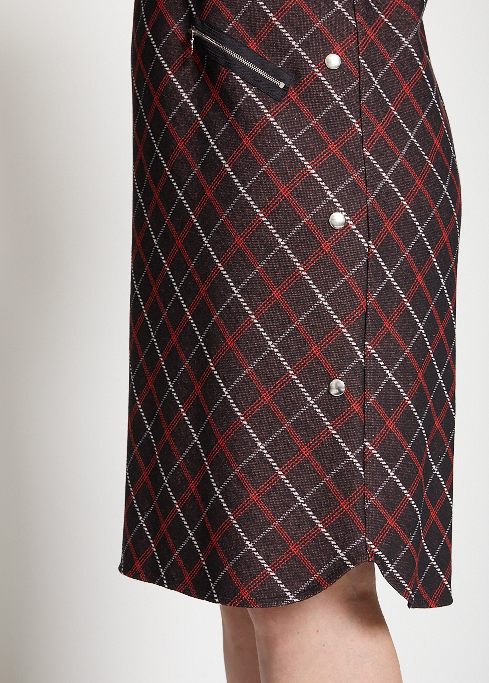 Abito_in_maglia_liscia_o_jacquard_Noir_et_rouge_DE2_curvy