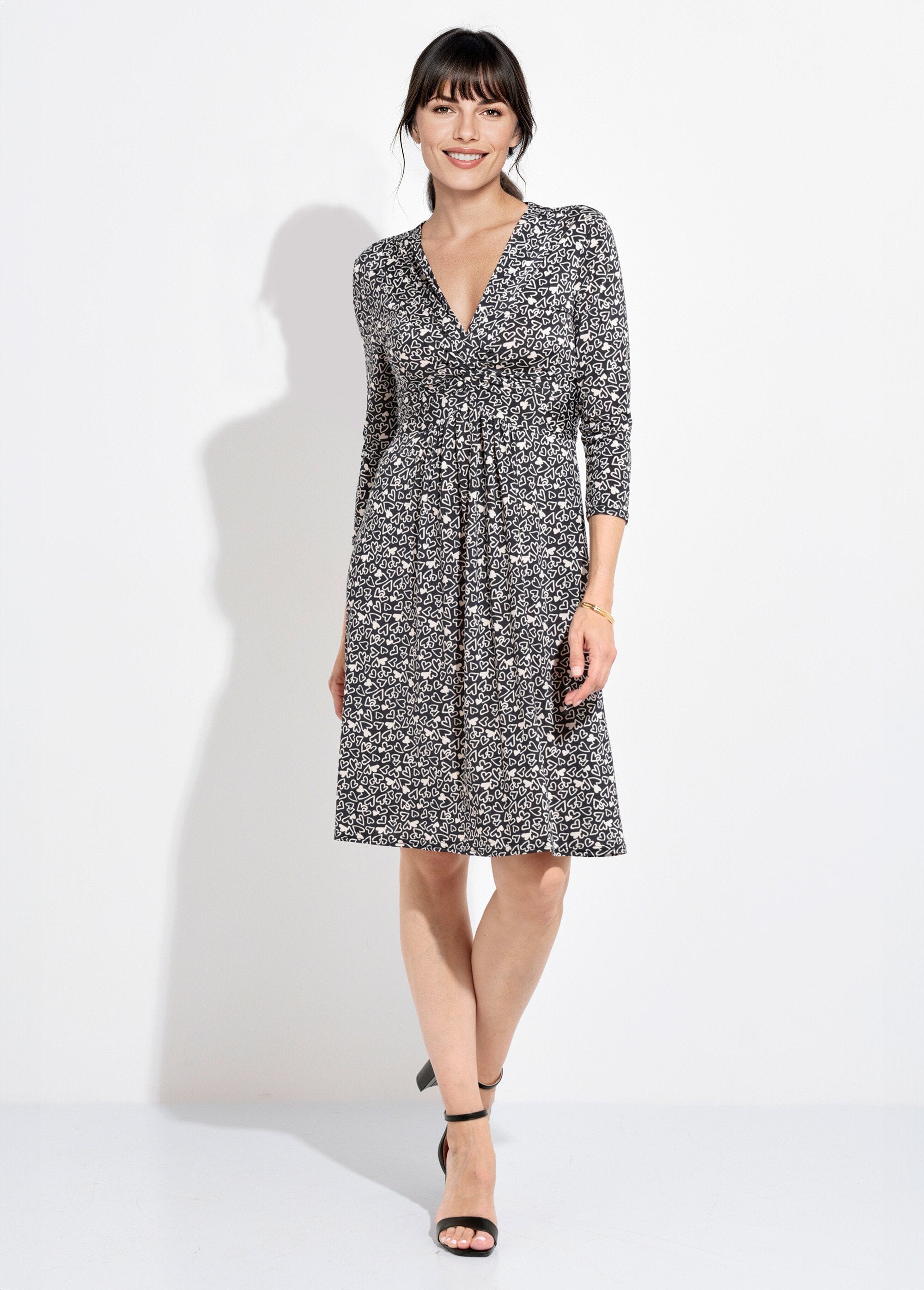 Abito_a_cuore_drappeggiato_con_scollo_a_V_e_maniche_a_3/4_Noir_et_blanc_FA1_slim