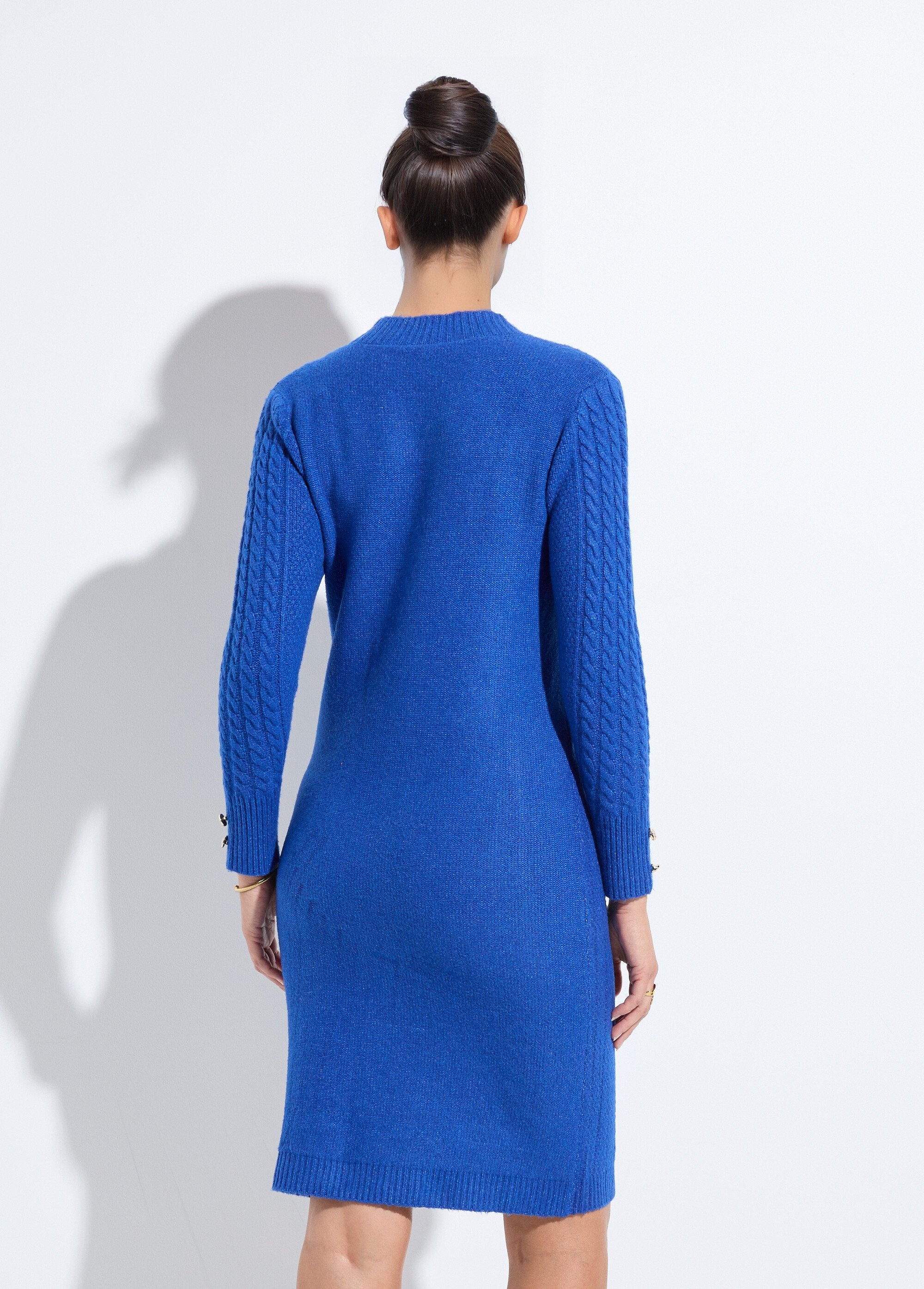 Abito_corto_in_maglia_tinta_unita_con_scollo_rotondo_Bleu_DO1_slim