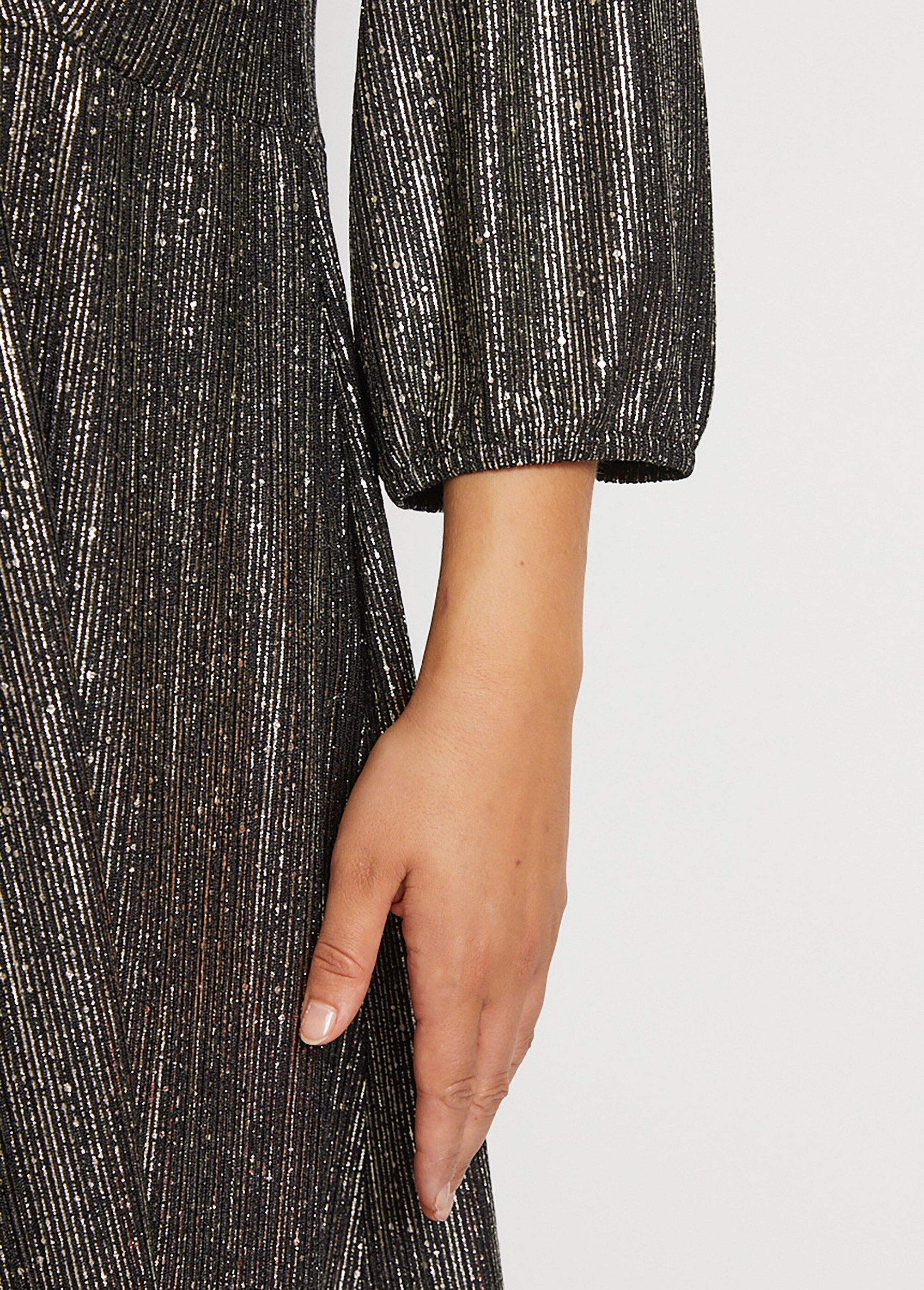 Abito_scintillante_con_scollo_a_portafoglio_Noir_et_dore_DE2_curvy