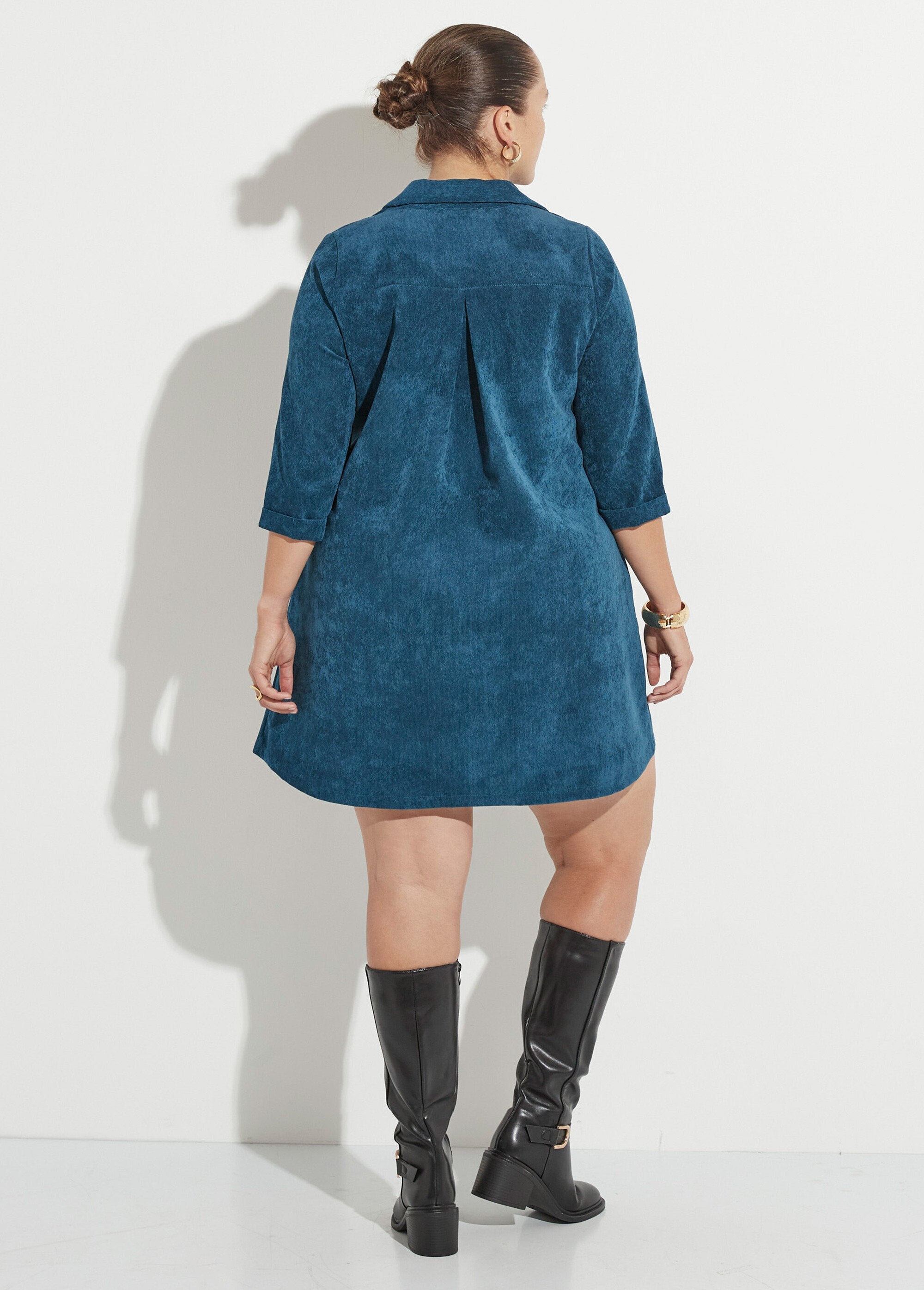 Abito_a_trapezio_in_velluto_con_scollo_a_V_e_millerighe_Emeraude_DO1_curvy