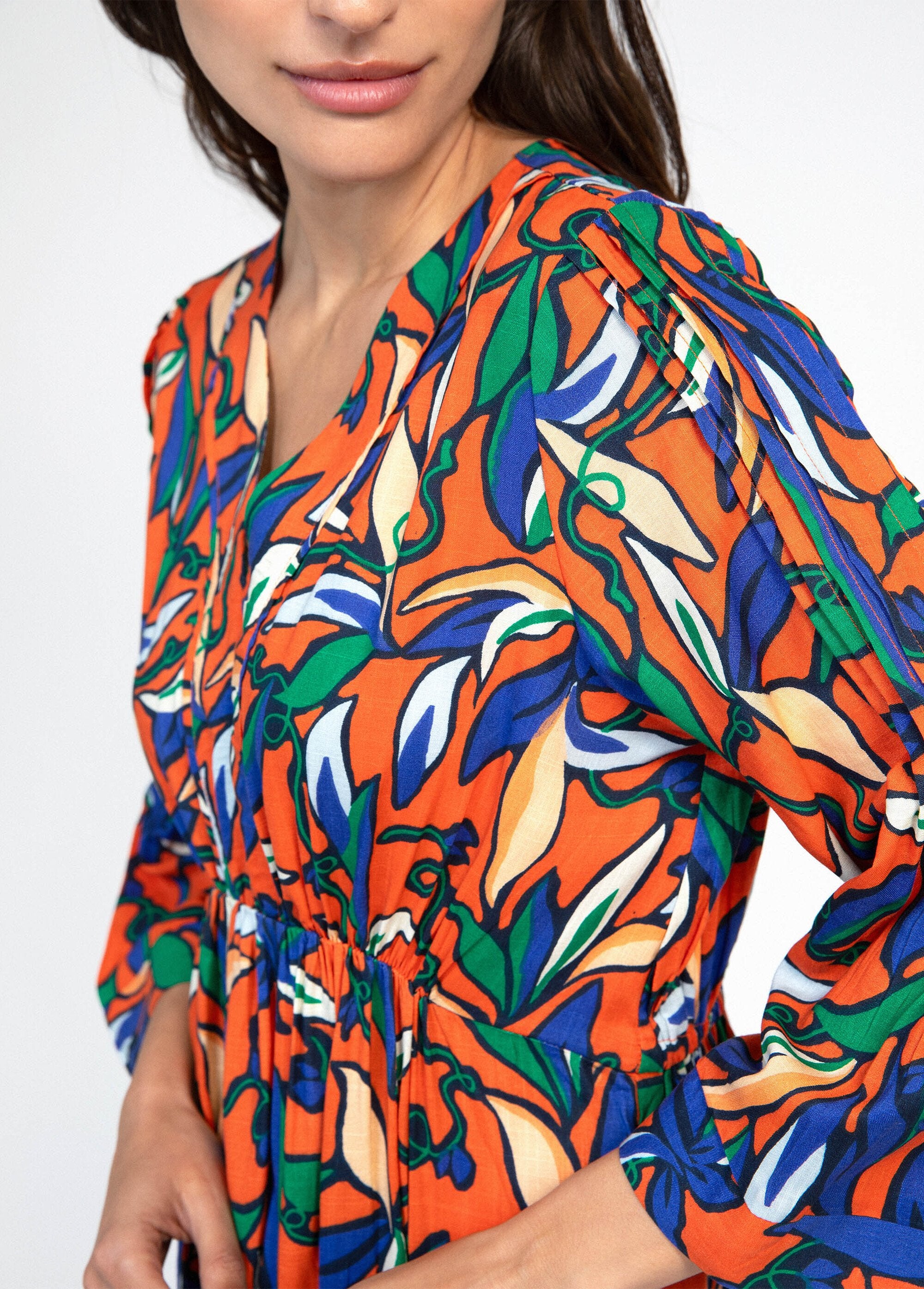 Abito_lungo_e_fluido_Stampe_arancioni_DE1_slim