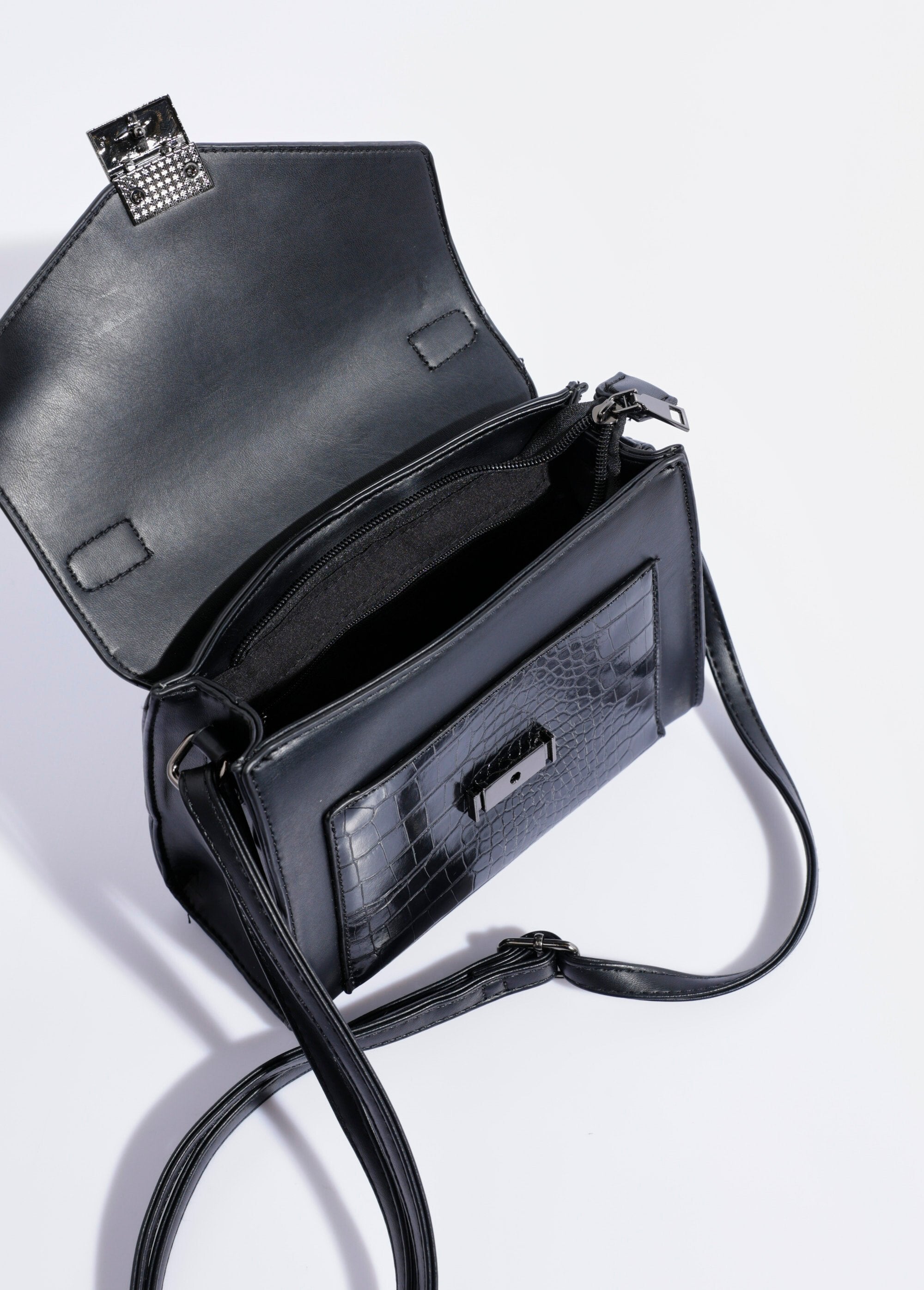 Borsa_a_mano_in_look_rettile,_manico_corto_Noir_DE1_slim