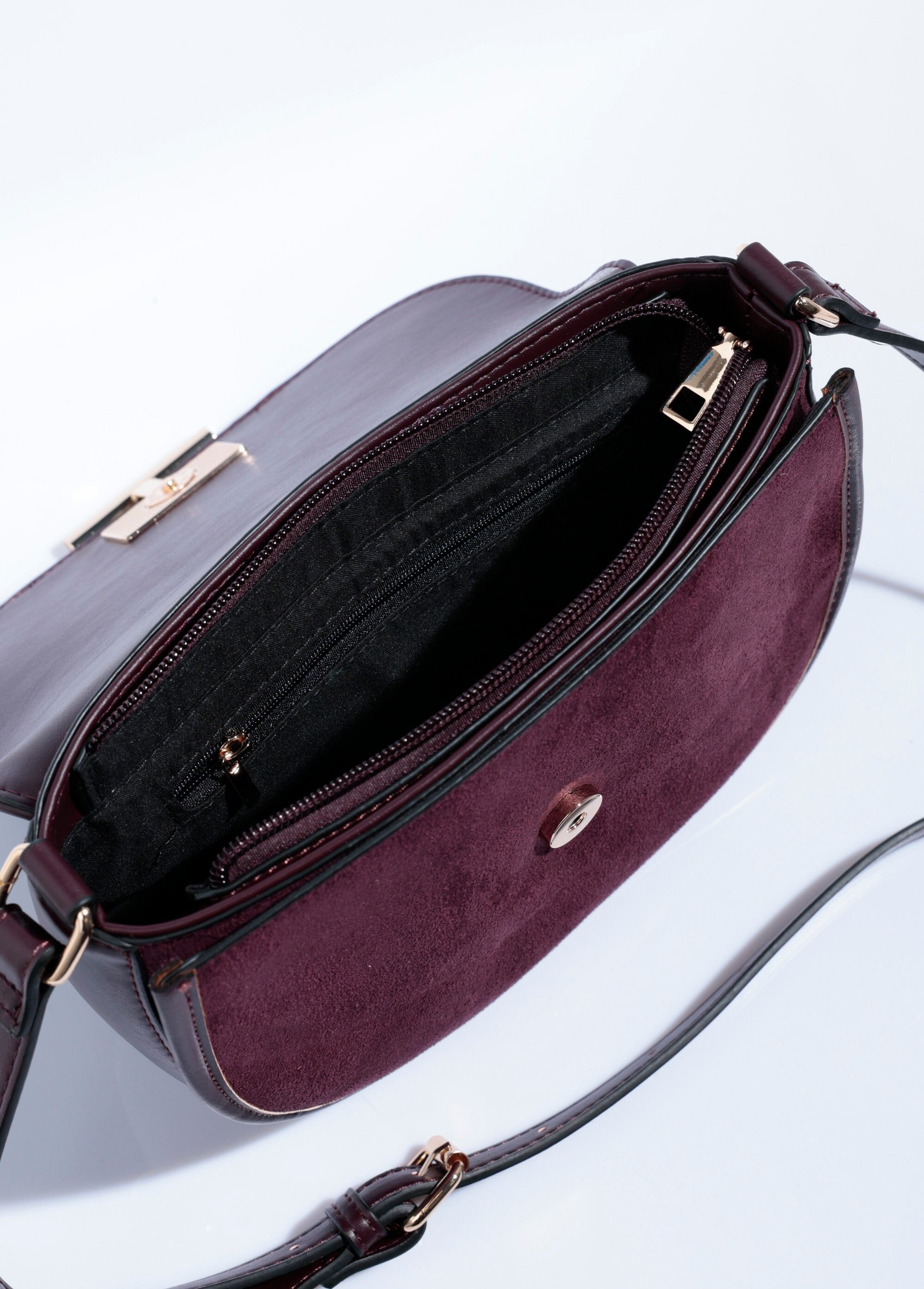 Borsa_a_mezzaluna_chic_in_pelle_scamosciata_Bordeaux_DE1_slim