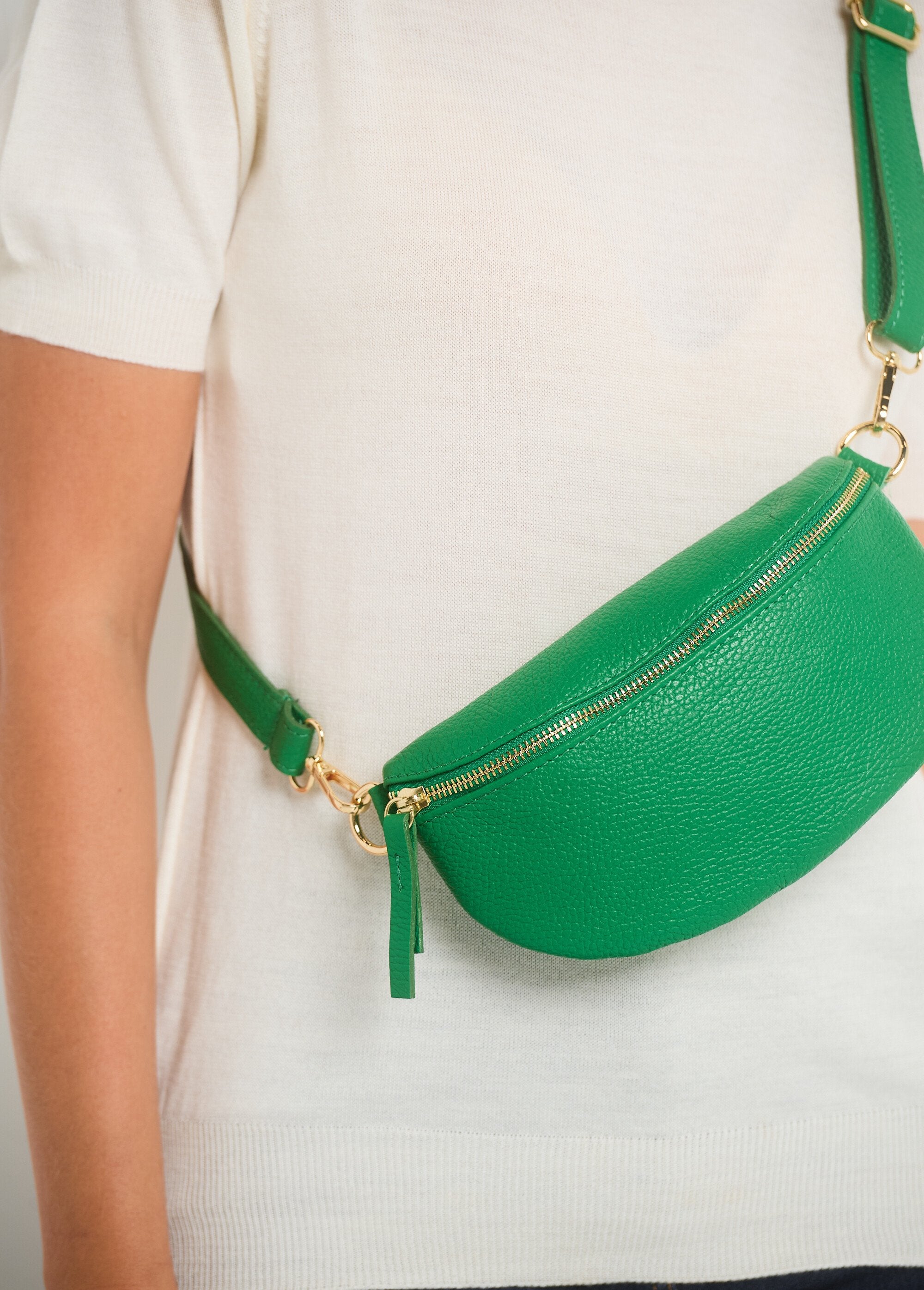 Marsupio_da_donna_in_pelle_martellata_Vert_gazon_DE2_slim