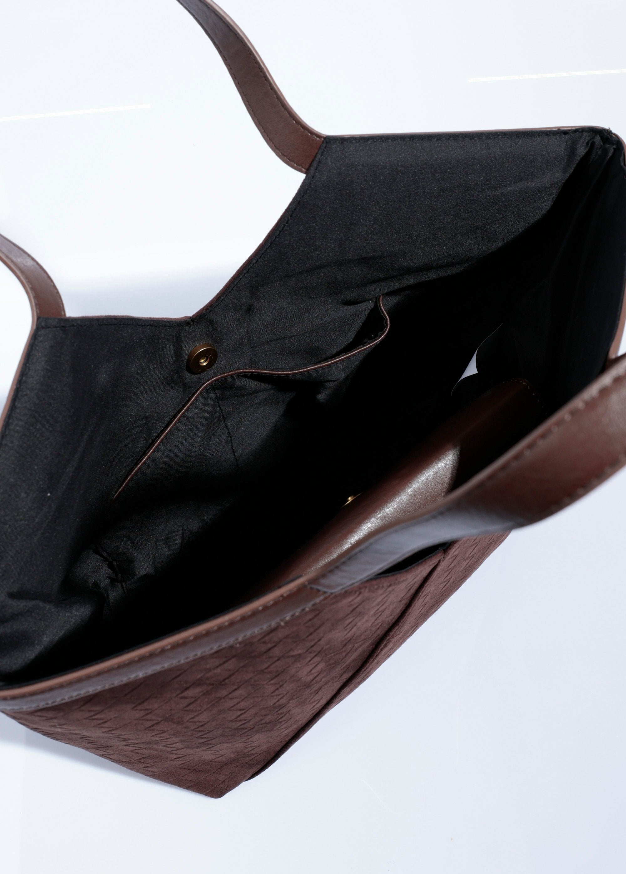 Borsa_in_pelle_scamosciata_con_effetto_intrecciato_Chocolat_DE1_slim