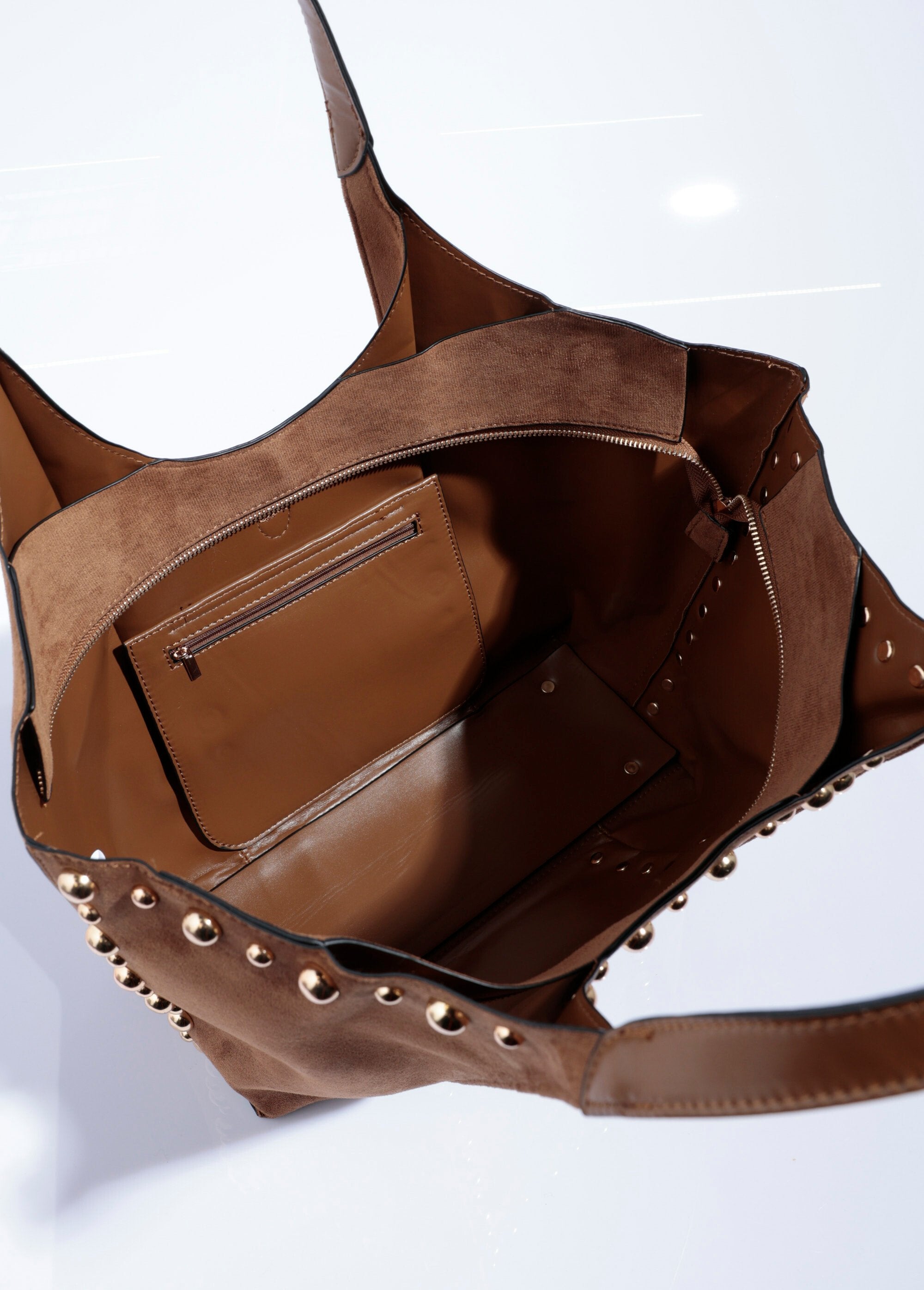 Borsa_tote_in_suedette_con_borchie_tonde_in_metallo_Noisette_DE1_slim