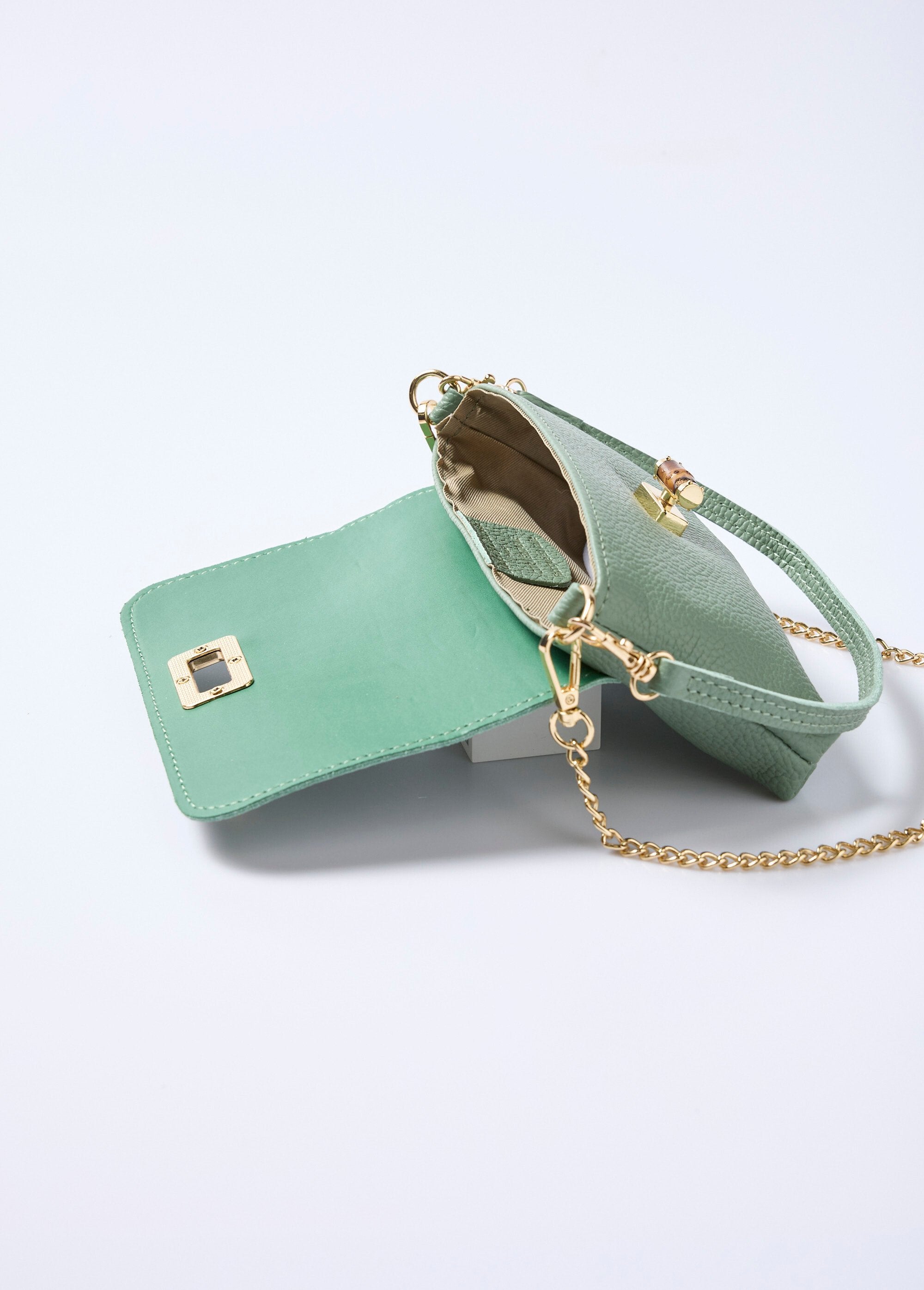Pochette_in_pelle_con_chiusura_in_metallo_Vert_tilleul_DE2_slim
