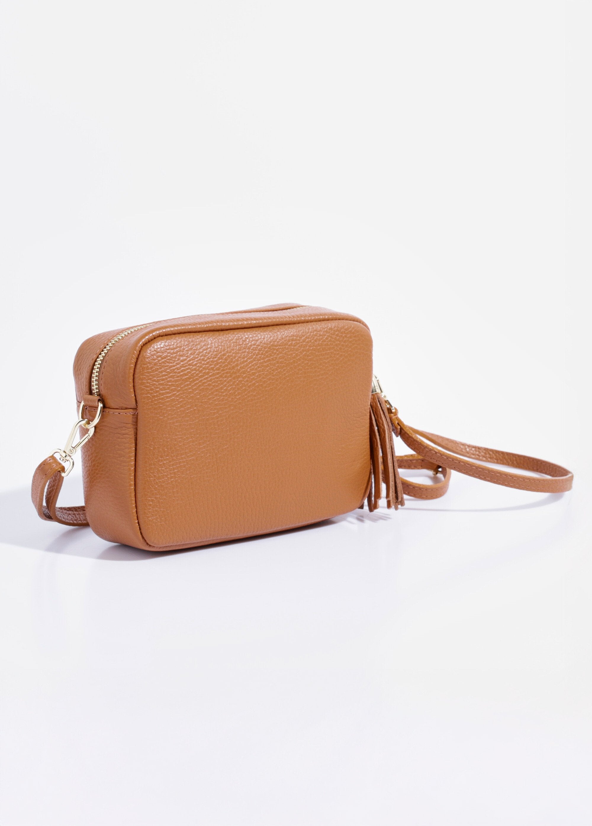 Borsa_a_tracolla_rettangolare_in_pelle_martellata_Camel_DO1_slim