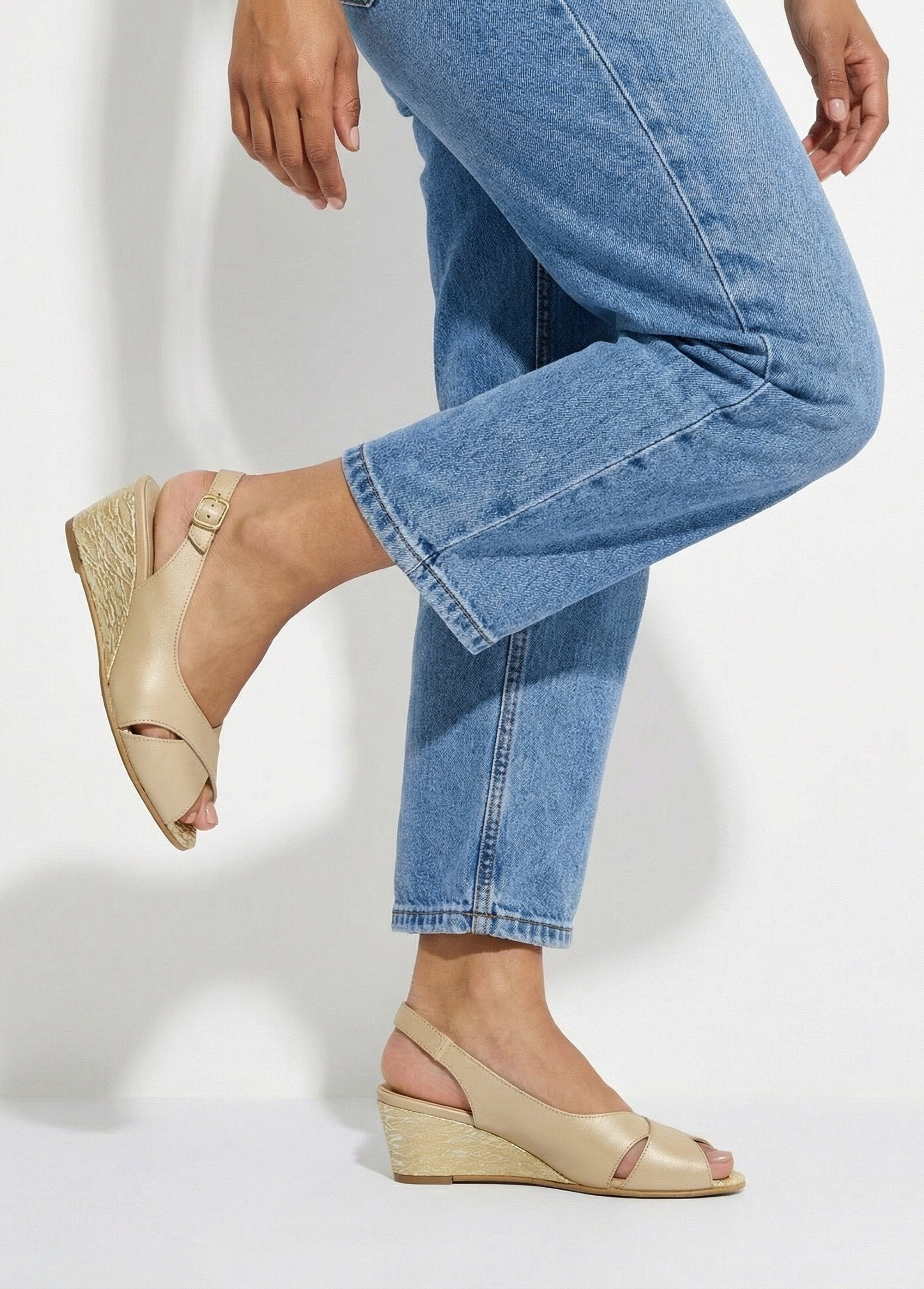 Sandali_aperti_in_pelle_Beige_dorato_SF1_slim