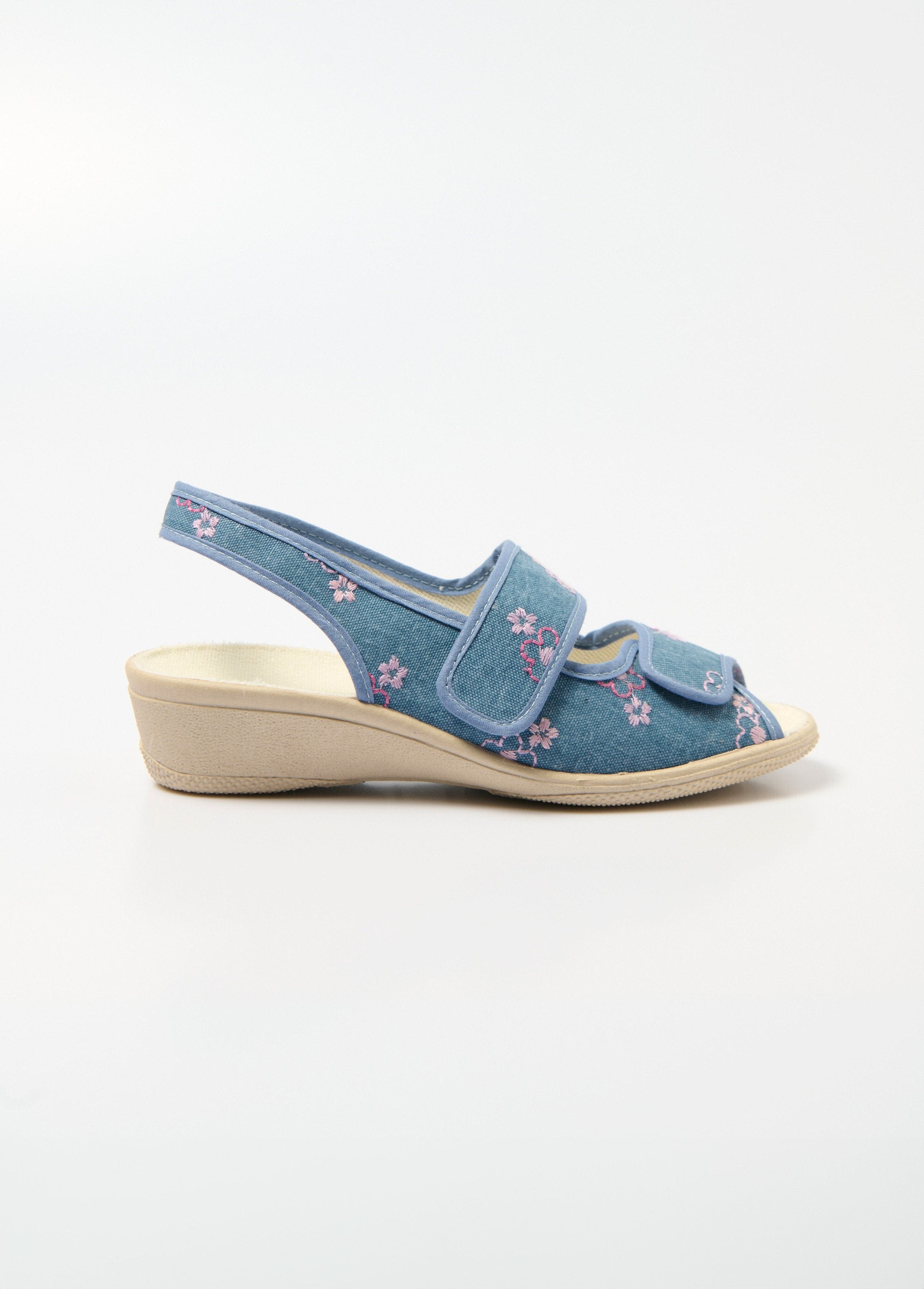 Sandali_con_zeppa_ricamata_di_larghezza_comoda_con_chiusura_a_velcro_Jean_DR1_slim