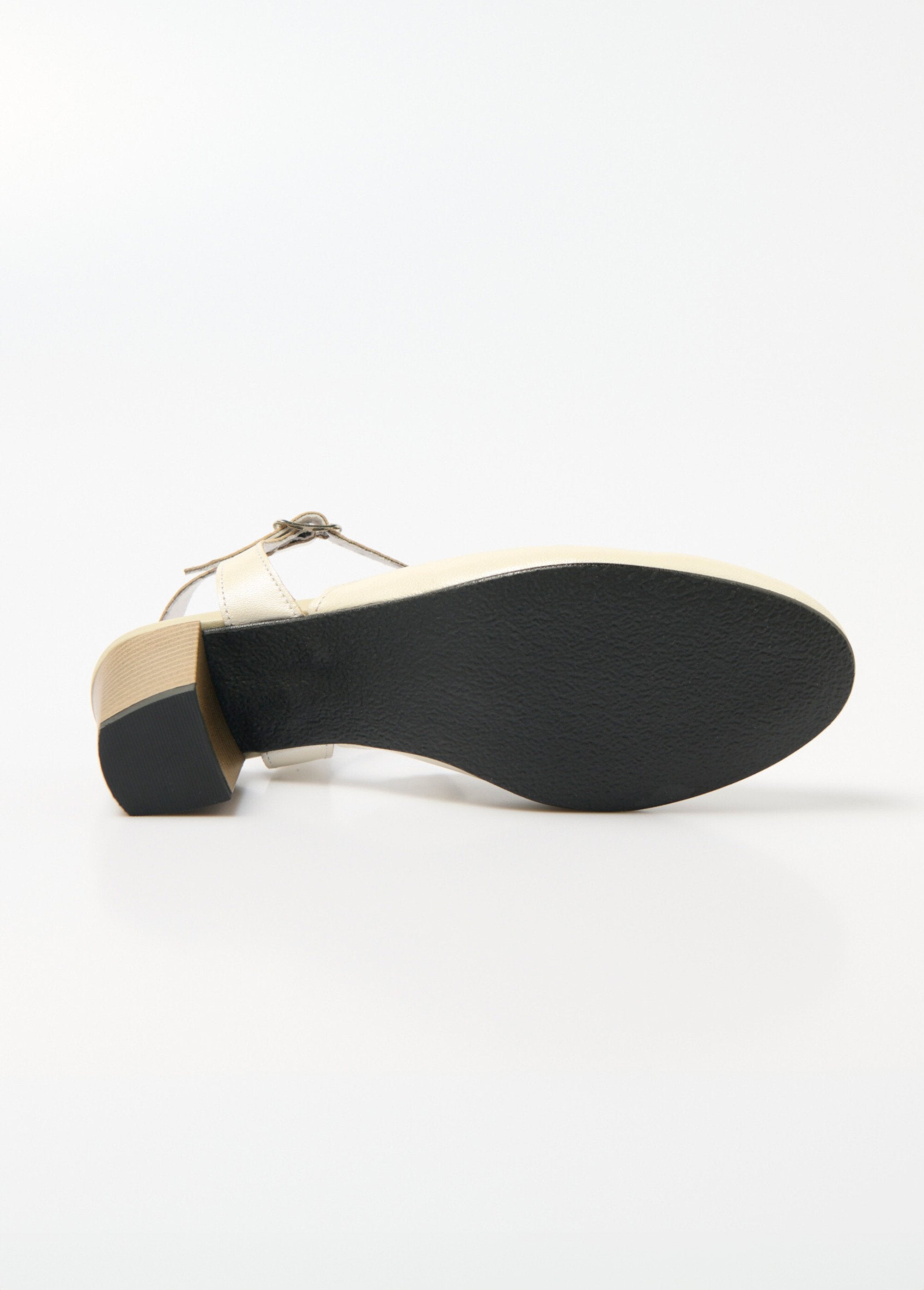 Sandali_slingback_con_tacco_alto_in_pelle_dalla_larghezza_confortevole_Ivoire_UN1_slim