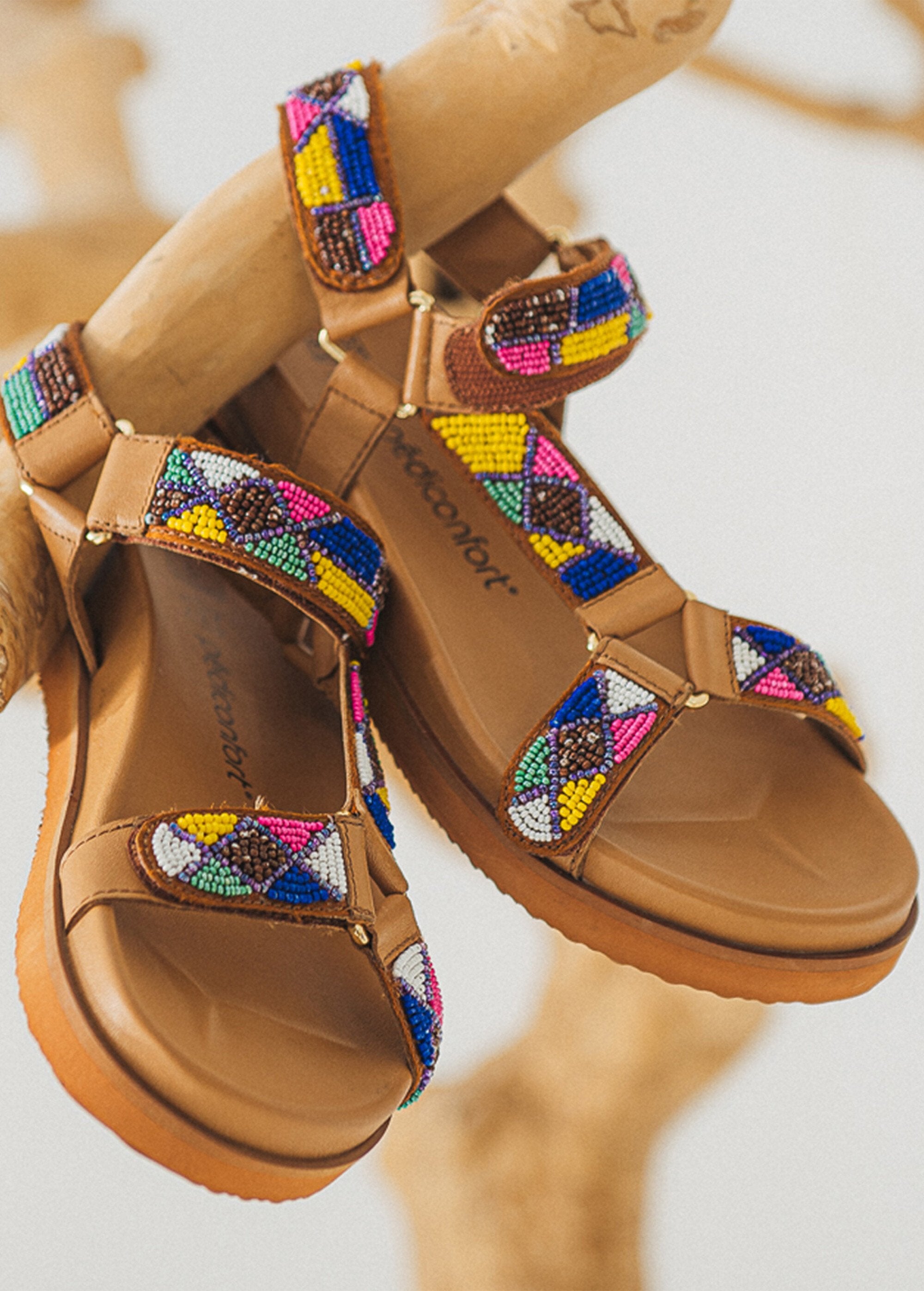 Sandali_ergonomici_con_cinturini_di_perline_Marron_DE3_slim