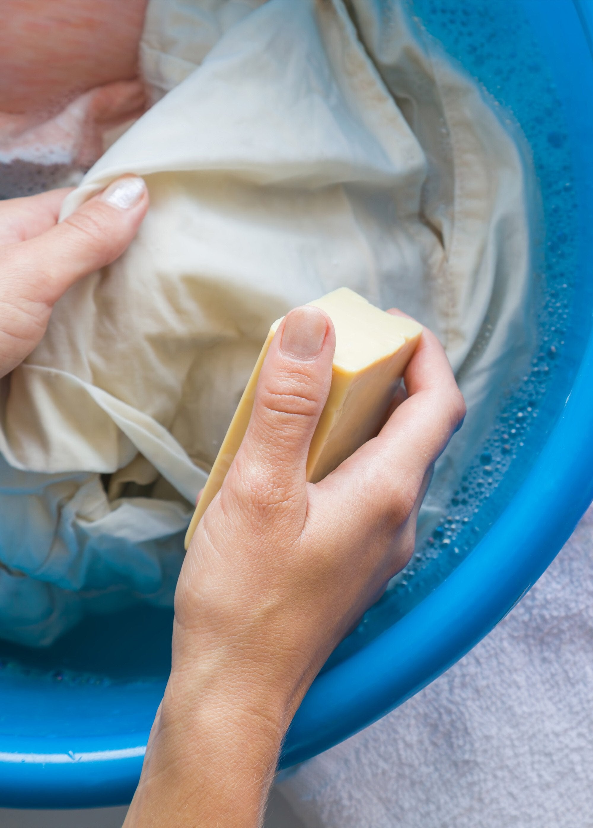 Sapone_naturale_antimacchia_con_fiele_di_bue_Savon_detachant_DE1_slim