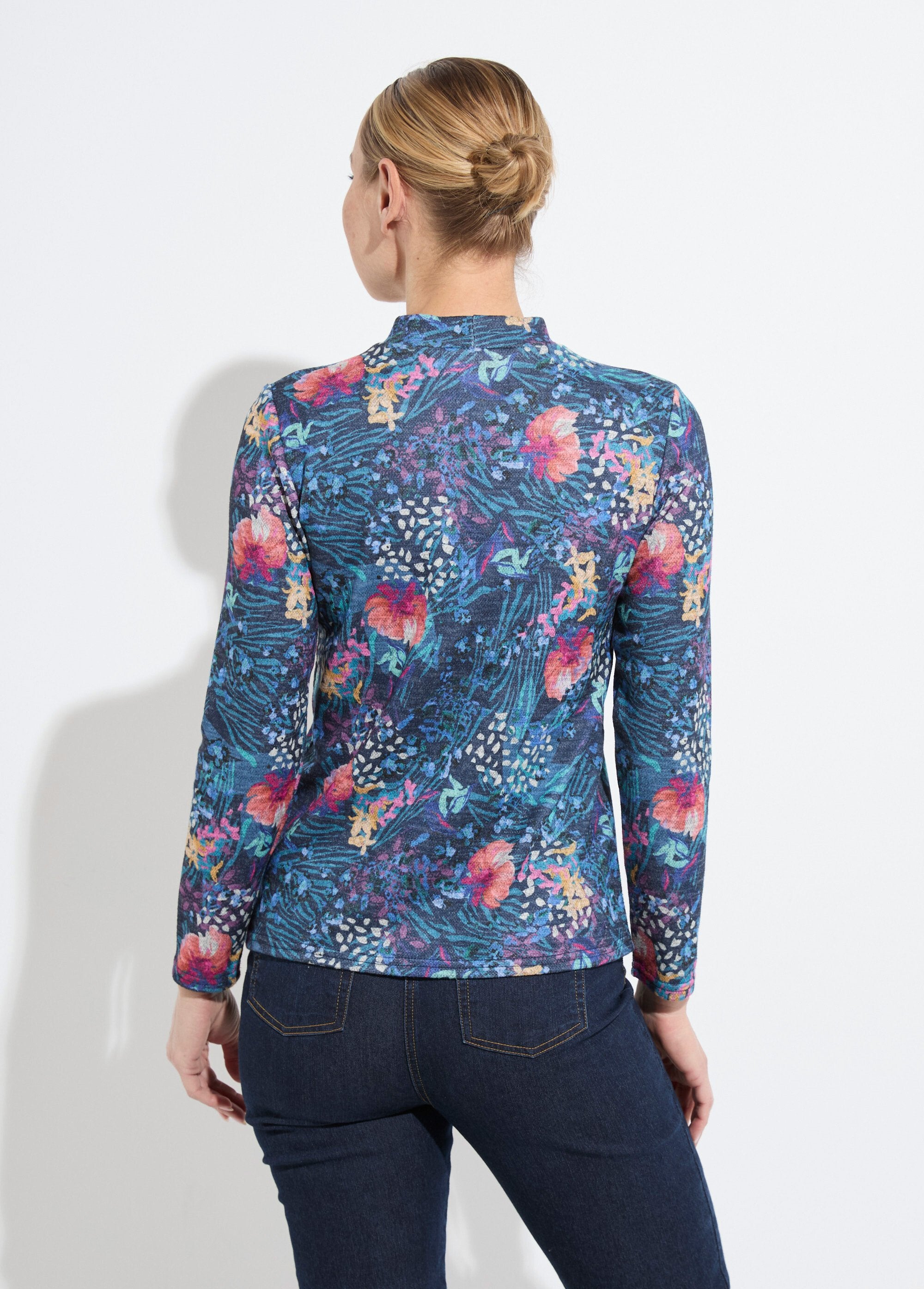 Caldo_maglione_corto_con_collo_alto_Cassis_et_bleu_DO1_slim