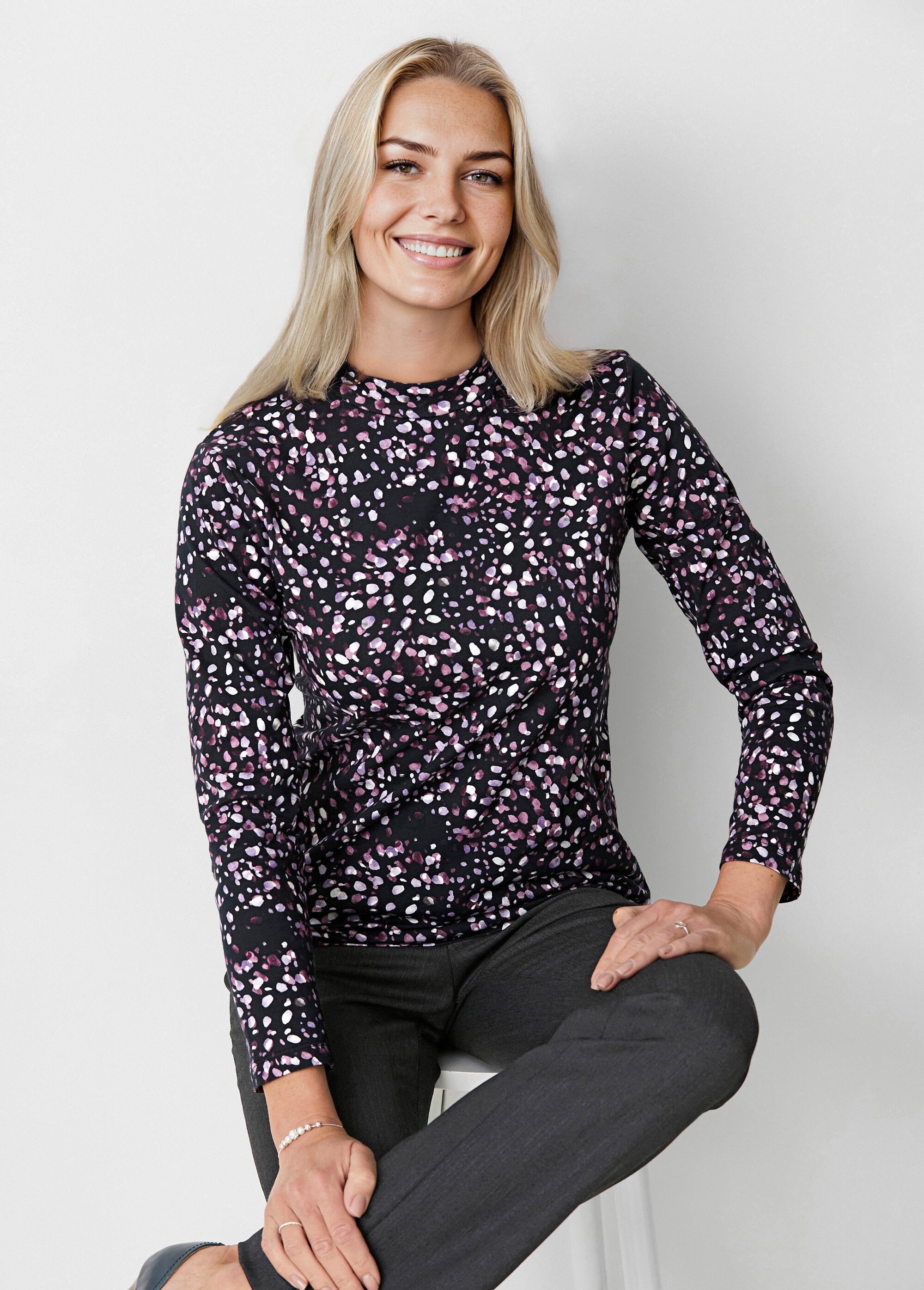 Maglia_lunga_a_maglia_morbida_Stampa_lilla_FA1_slim