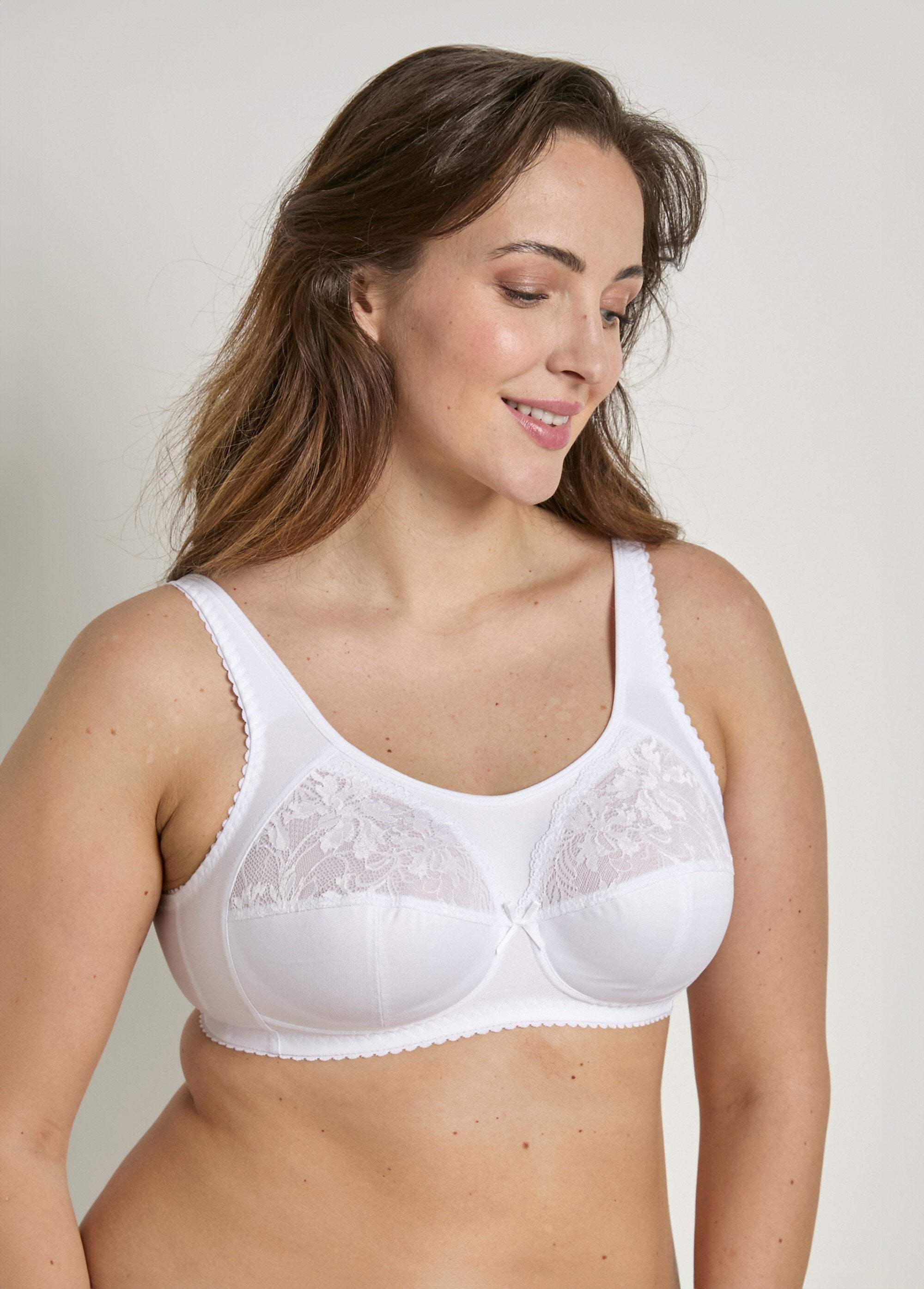 Reggiseno_con_ferretto_rivestito_in_pizzo_Blanc_FA1_curvy