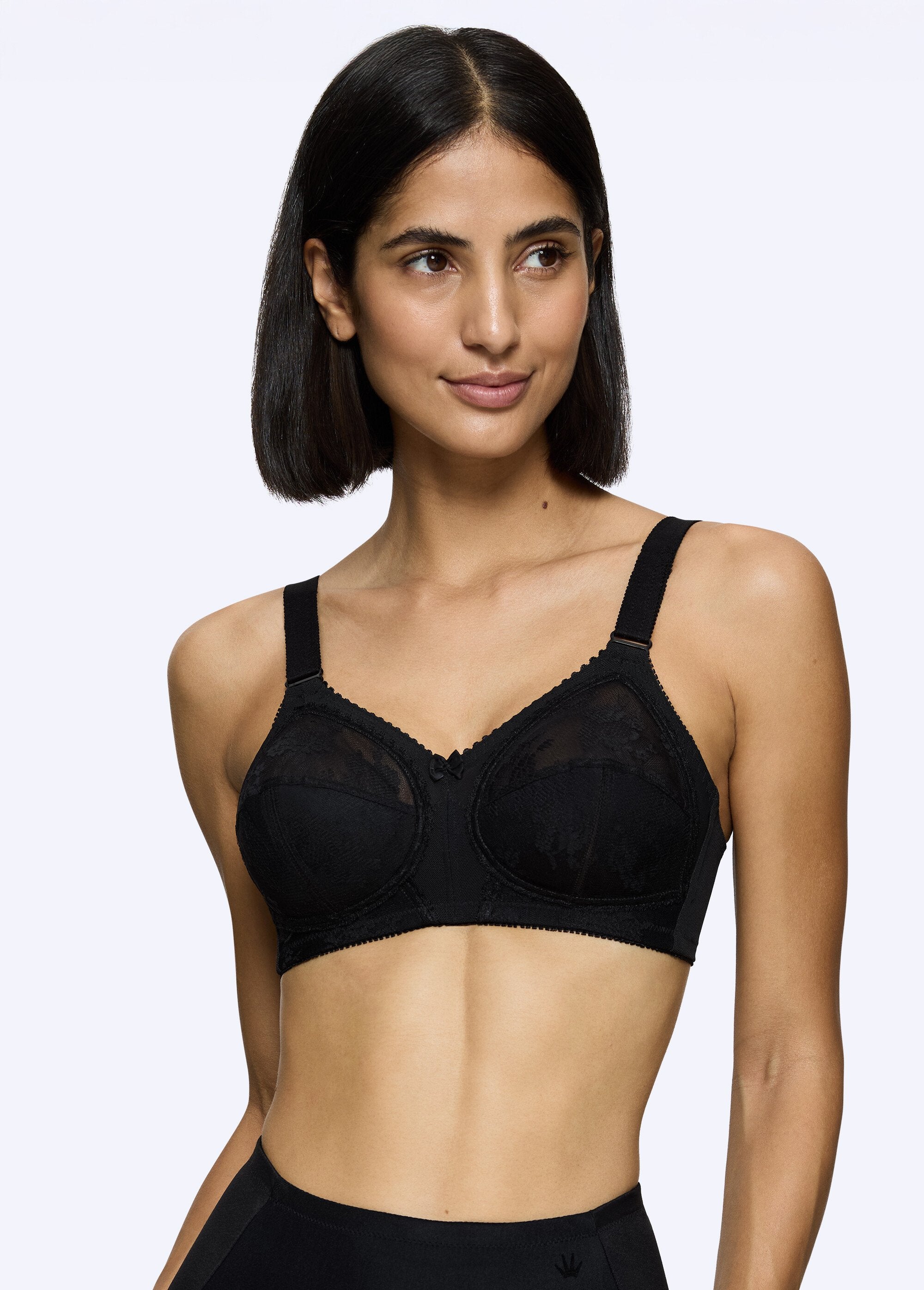 ®_Triumph_-_Reggiseno_Doreen_con_ferretto_NERO_FA1_slim