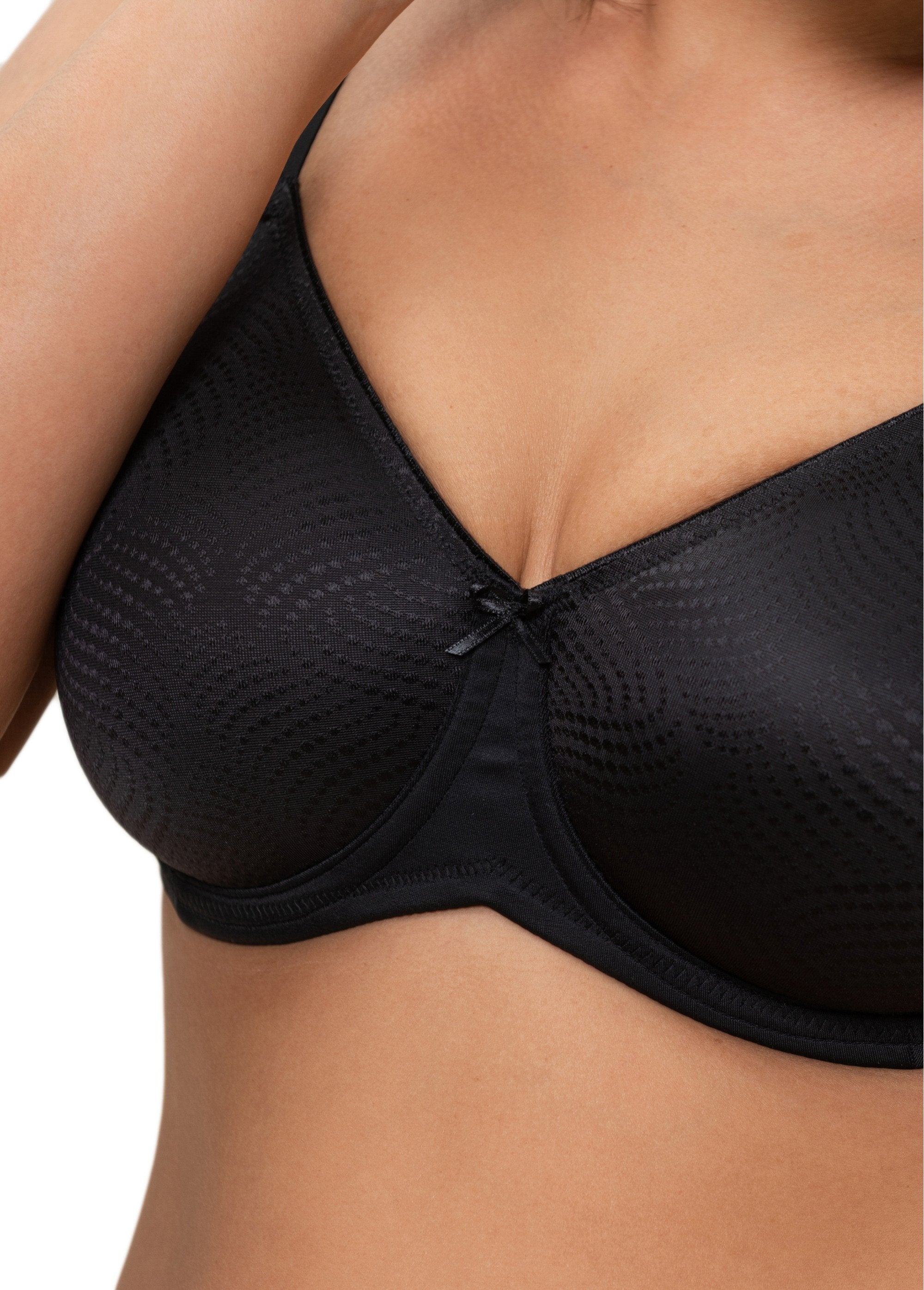 ®_Triumph_-_Reggiseno_minimizer_con_ferretto_NERO_DE2_curvy