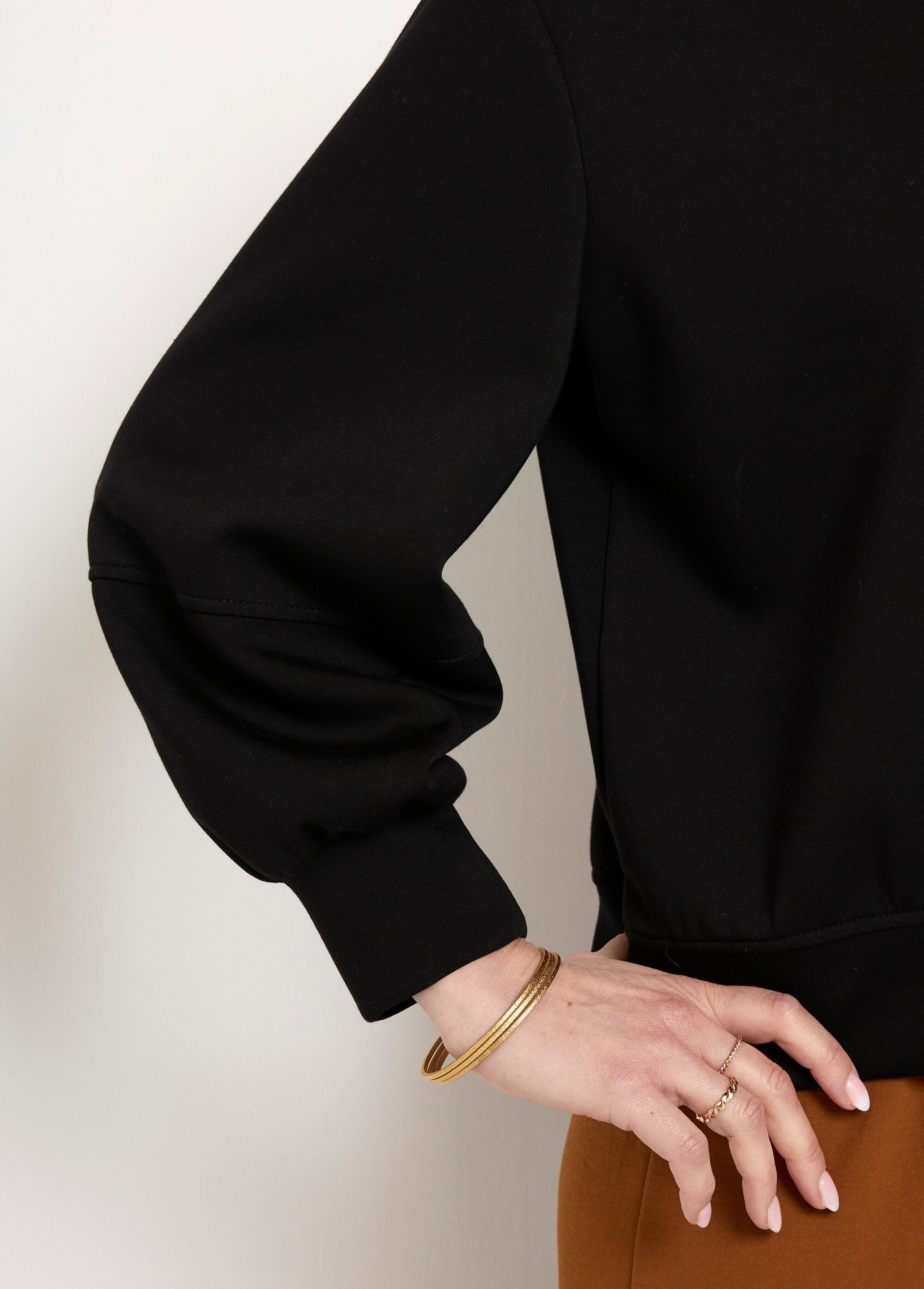 Felpa_girocollo_in_morbida_maglia_Noir_DE1_slim