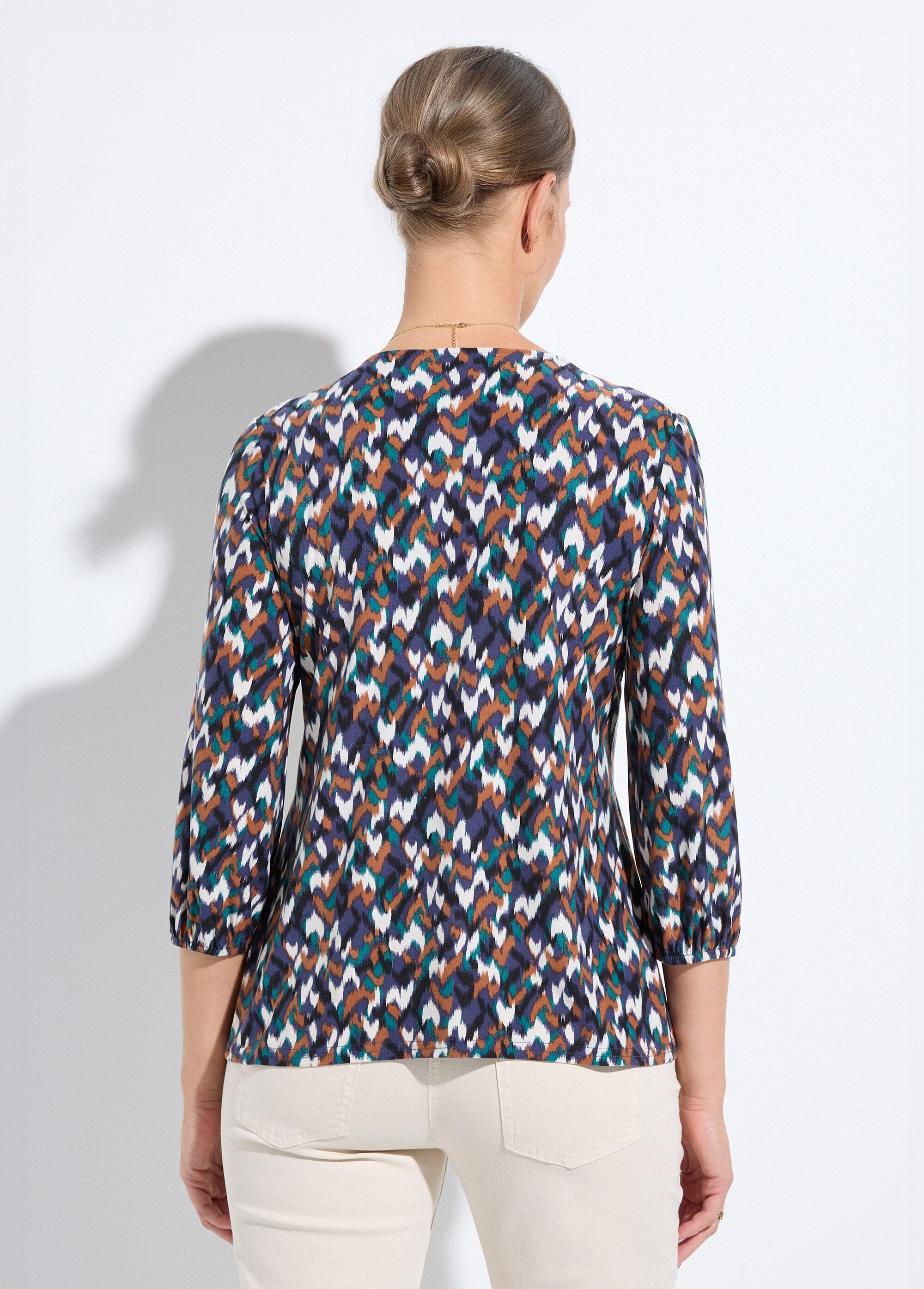 T-shirt_aderente_con_scollo_a_V,_maniche_a_3/4_e_stampa_grafica_Marine_et_vert_DO1_slim