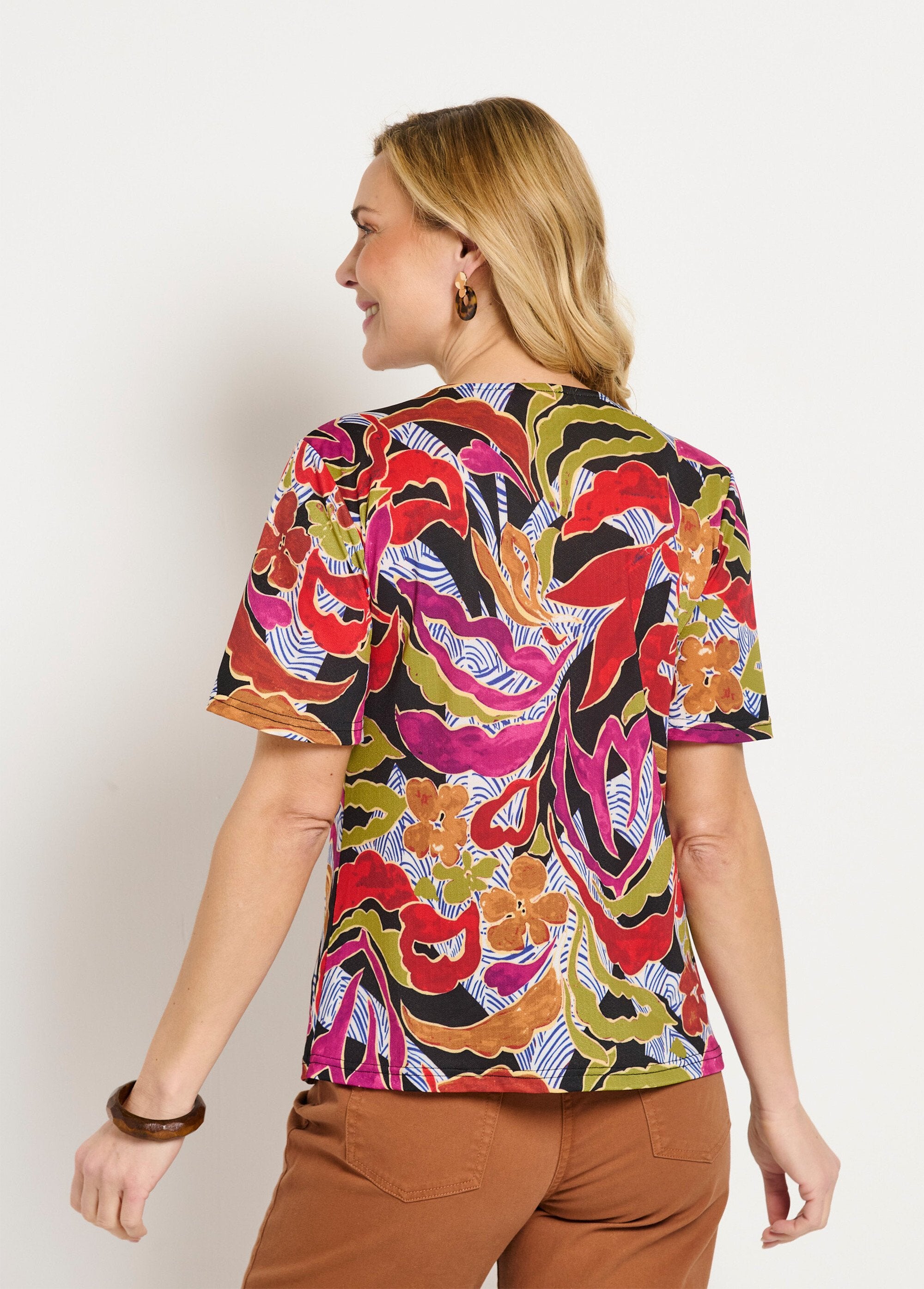 T-shirt_corta_stampata_con_scollo_a_V_e_vestibilità_comoda_Noir_et_parme_DO1_slim