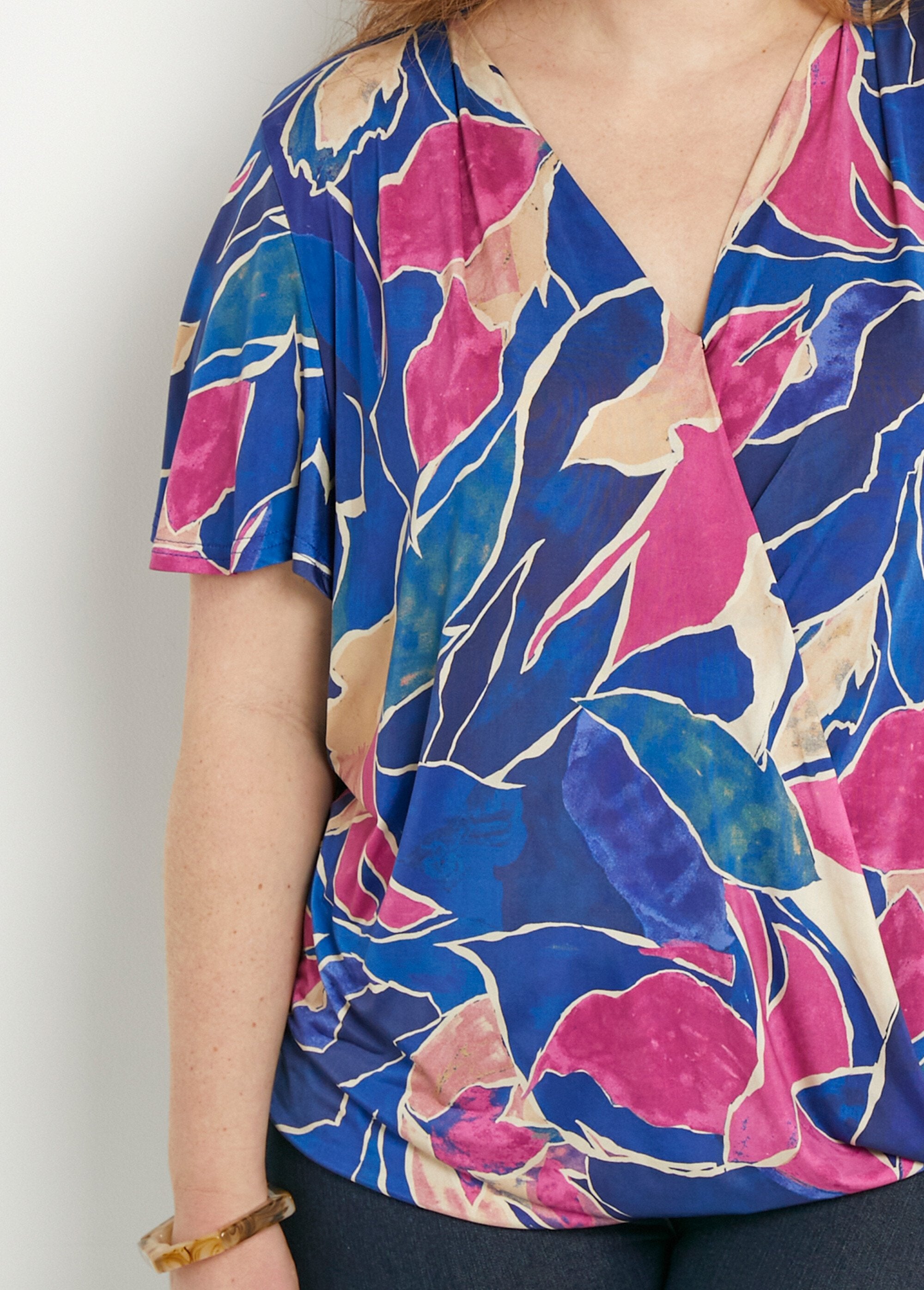 Maglietta_lunga_floreale_Bleu_et_rose_DE1_curvy