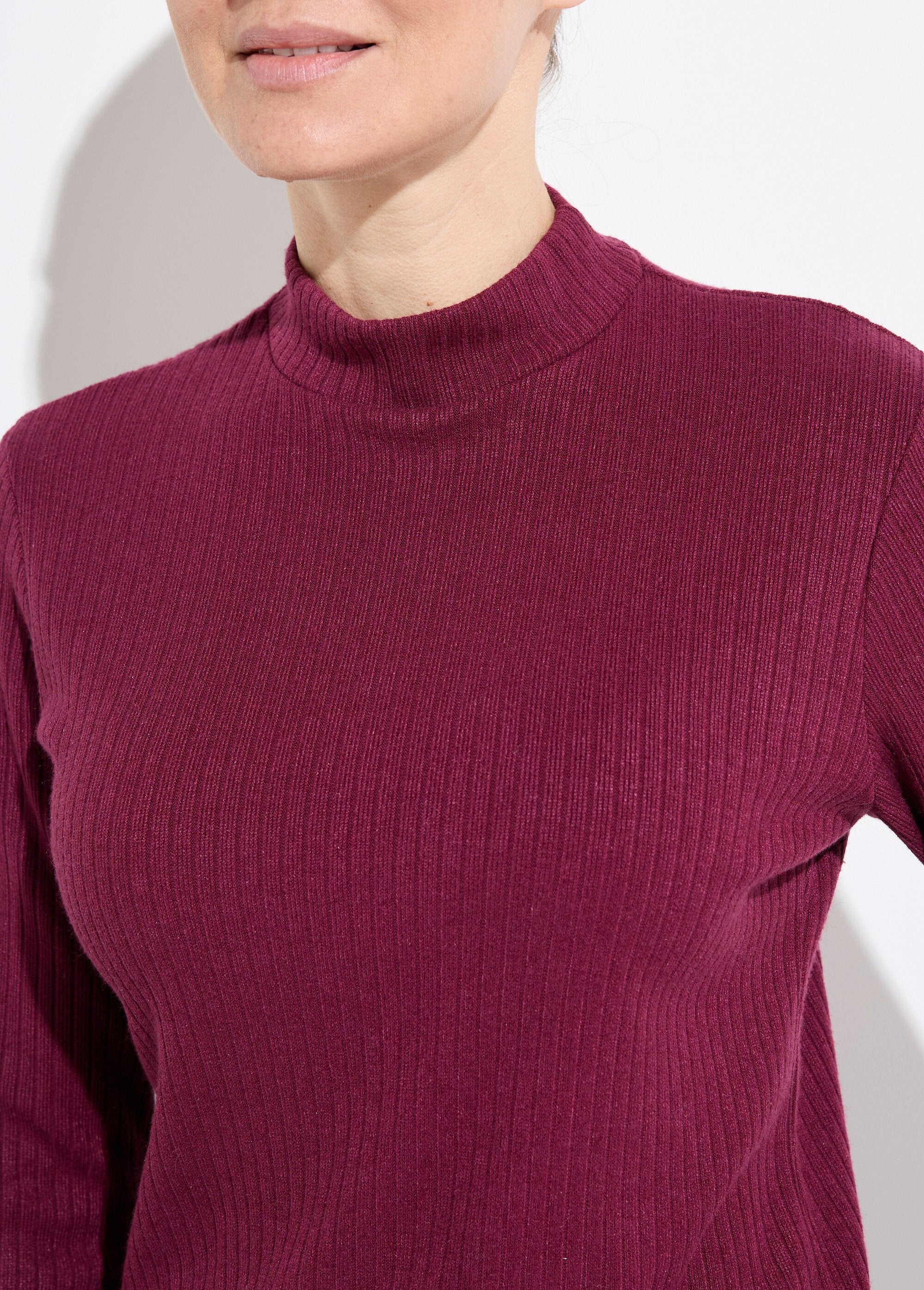 Maglietta_a_maniche_lunghe_con_collo_alto_in_maglia_a_costine_Bordeaux_DE1_slim