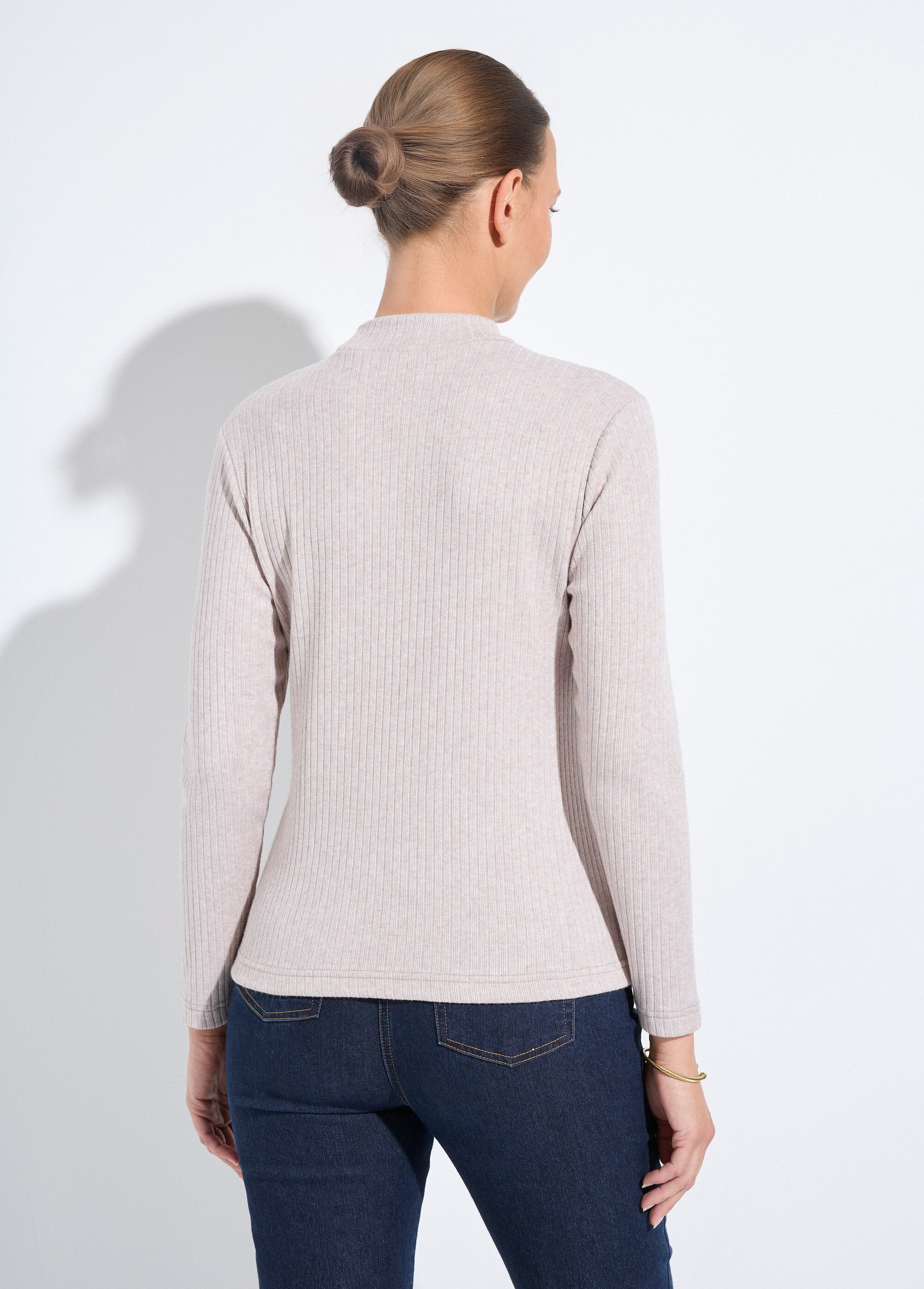 Maglietta_a_maniche_lunghe_con_collo_alto_in_maglia_a_costine_Beige_DO1_slim