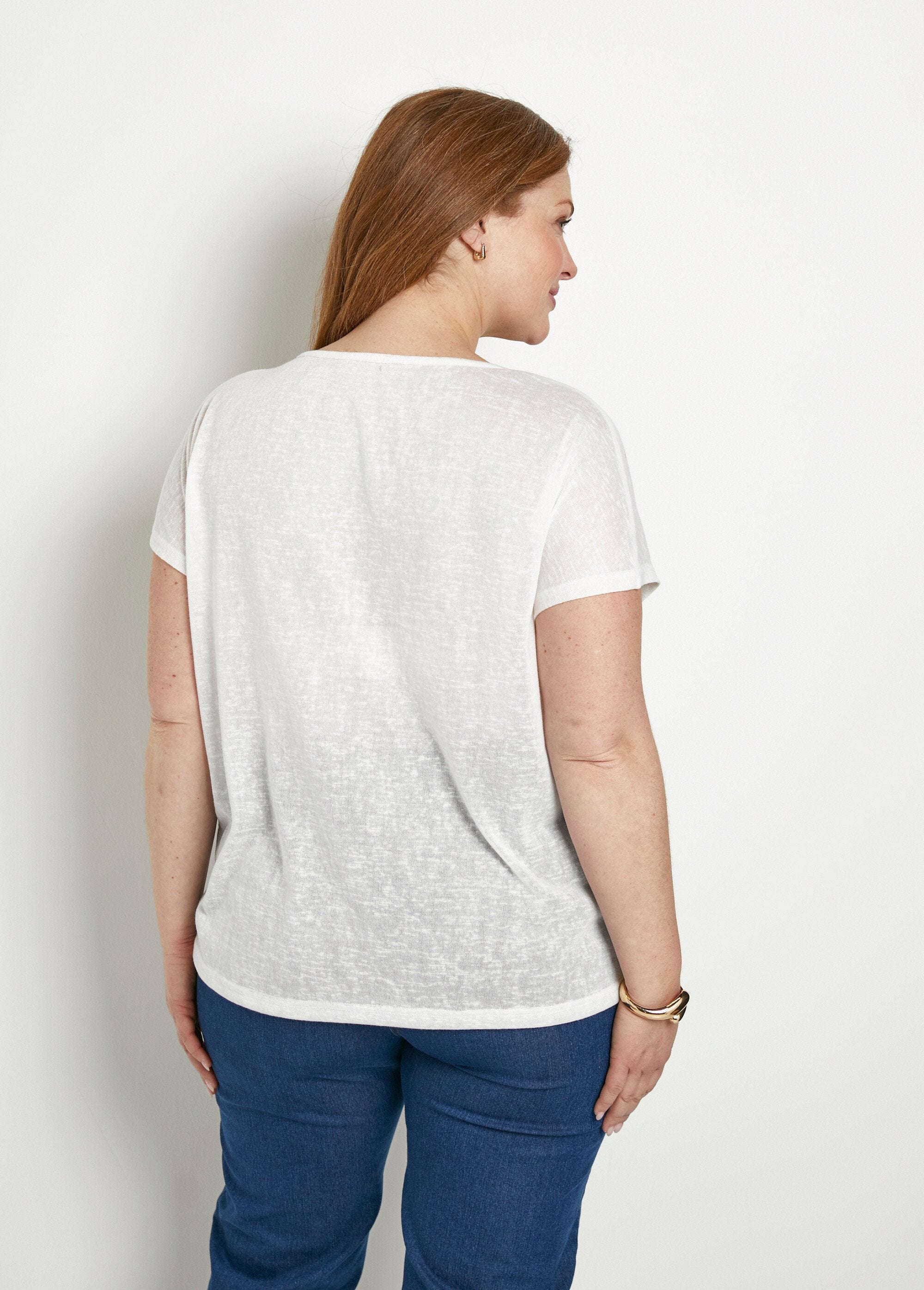 T-shirt_girocollo_in_maglia_fiammata_con_motivo_oro_Blanc_DO1_curvy