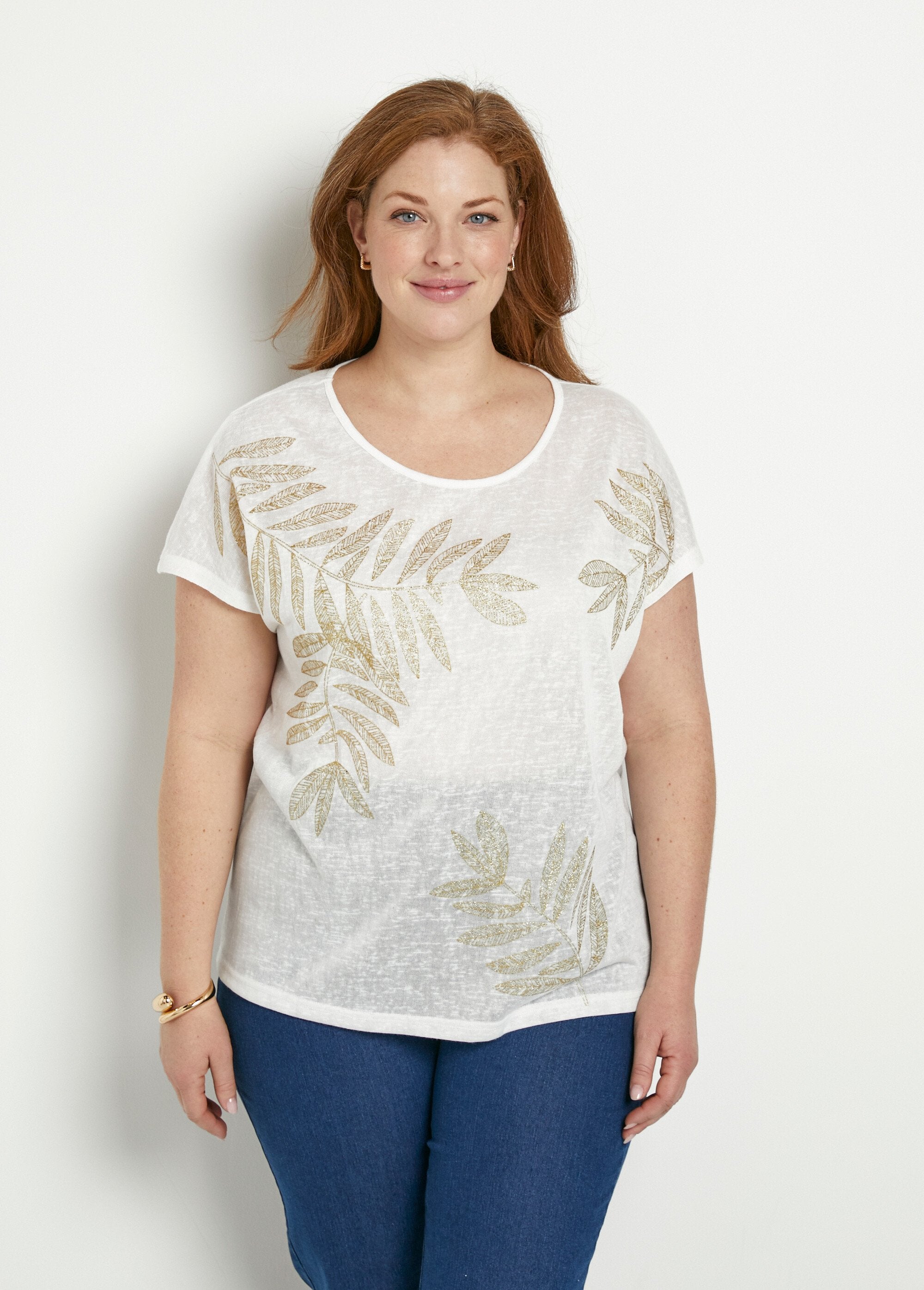 T-shirt_girocollo_in_maglia_fiammata_con_motivo_oro_Blanc_FA1_curvy