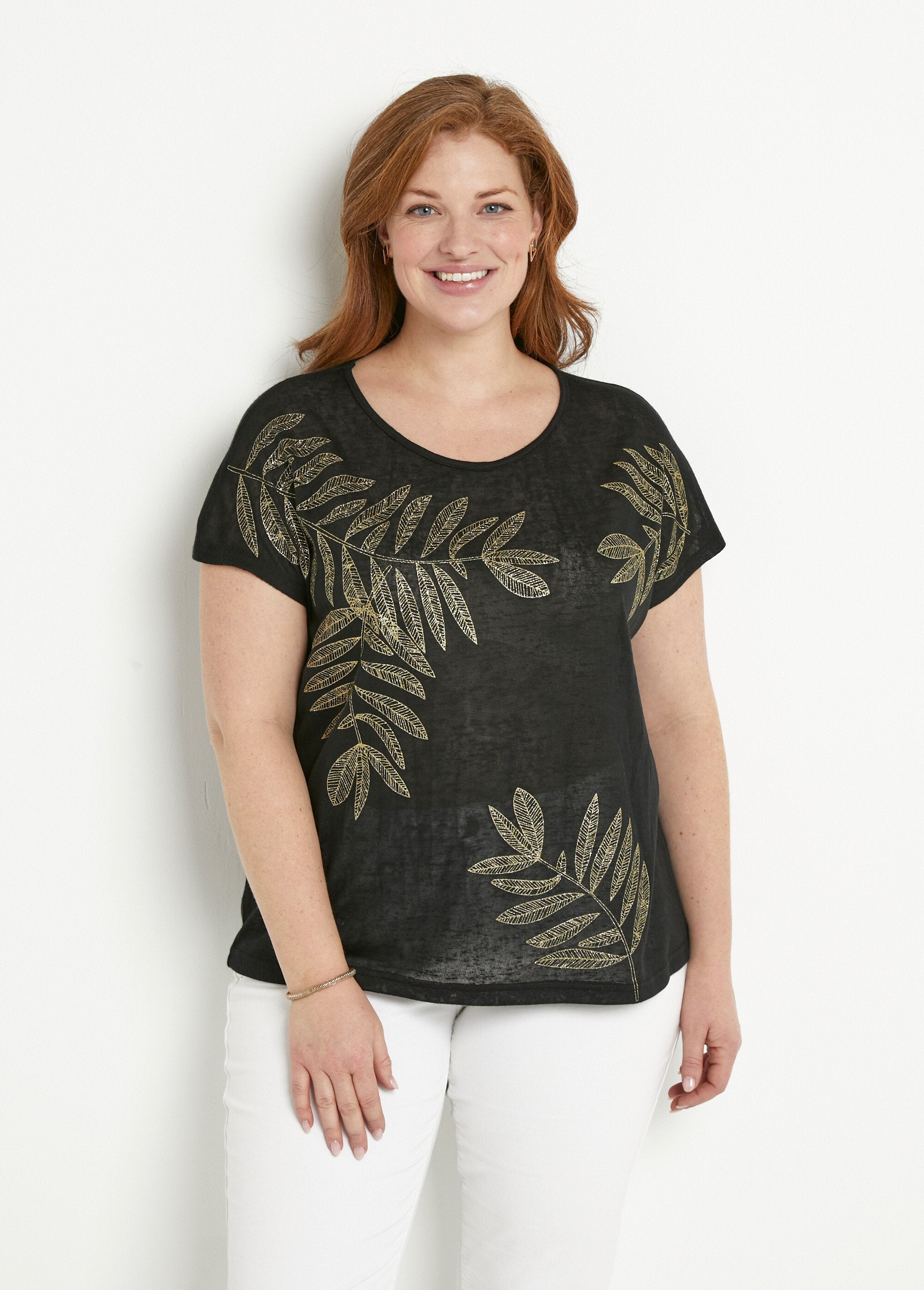 T-shirt_girocollo_in_maglia_fiammata_con_motivo_oro_Noir_FA1_curvy