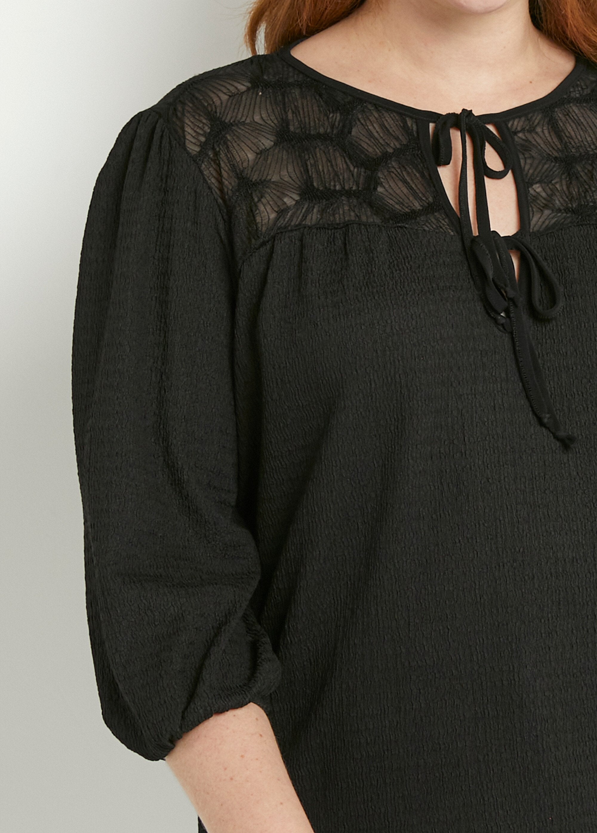 T-shirt_con_scollo_a_V_e_maniche_a_3/4_Noir_DE1_curvy