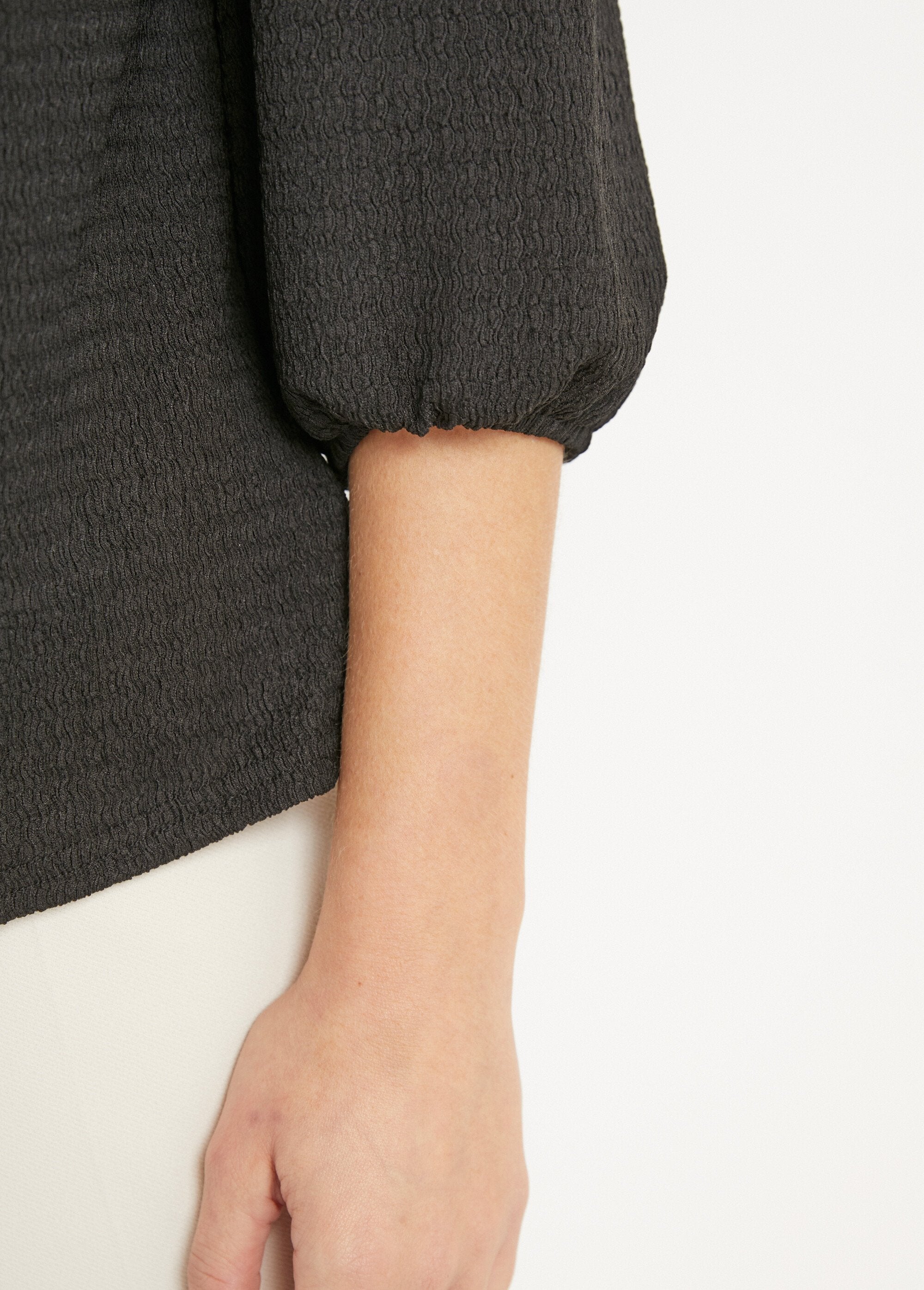 T-shirt_con_scollo_a_V_e_maniche_a_3/4_Noir_DE3_slim