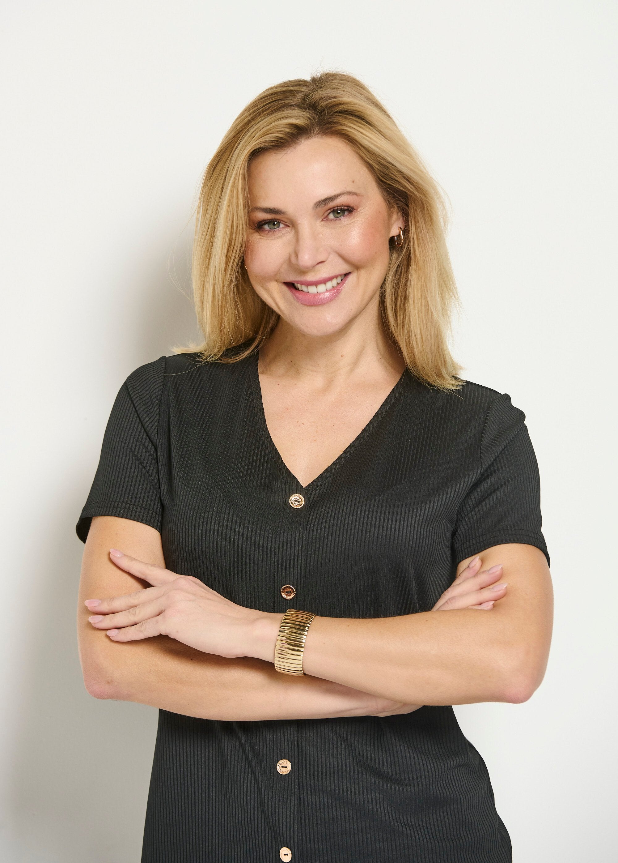 T-shirt_dritta_con_scollo_a_V_a_coste_tinta_unita_Noir_DE1_slim