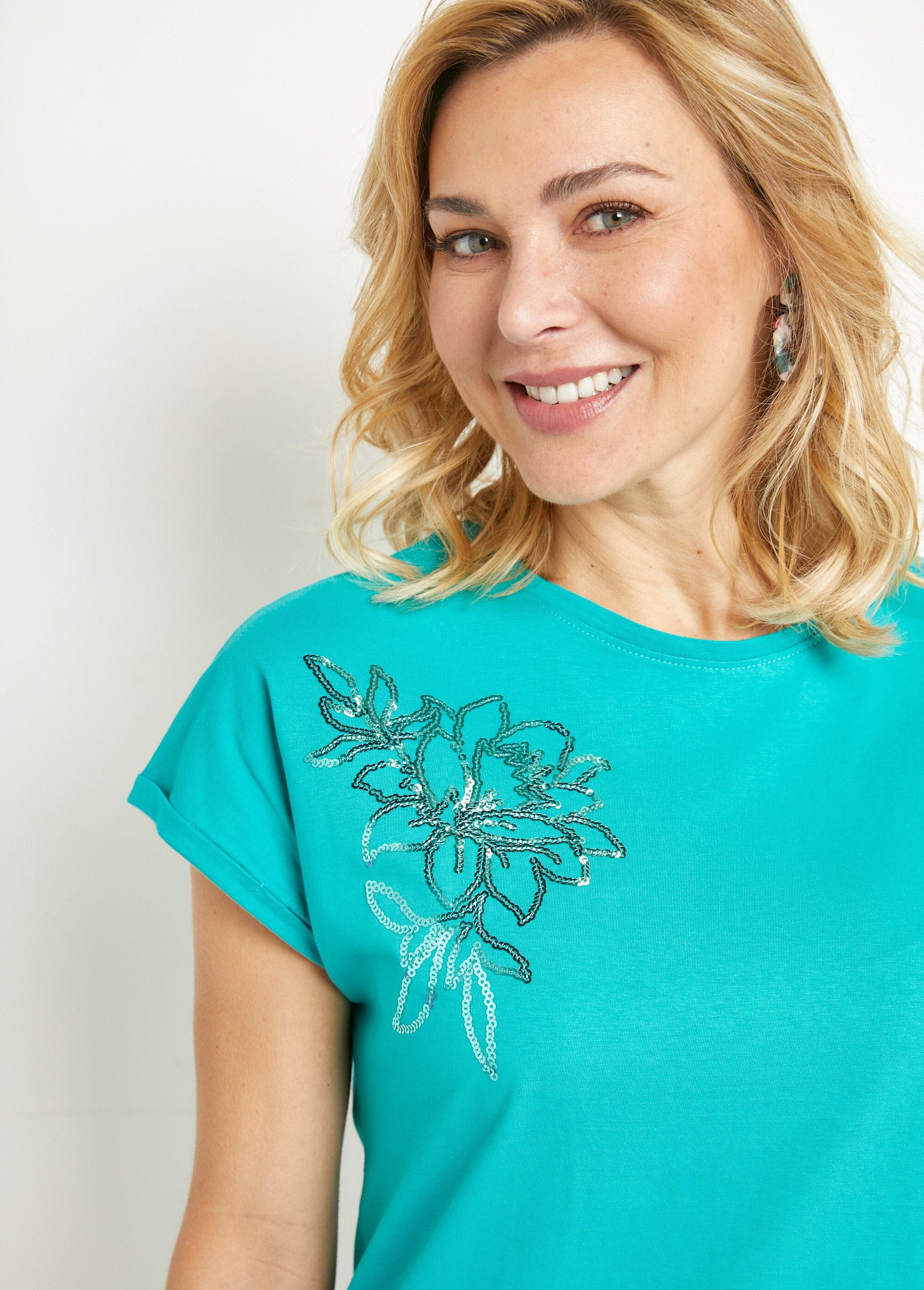 T-shirt_in_cotone_tinta_unita_con_paillettes,_maniche_corte_Turquoise_DE1_slim