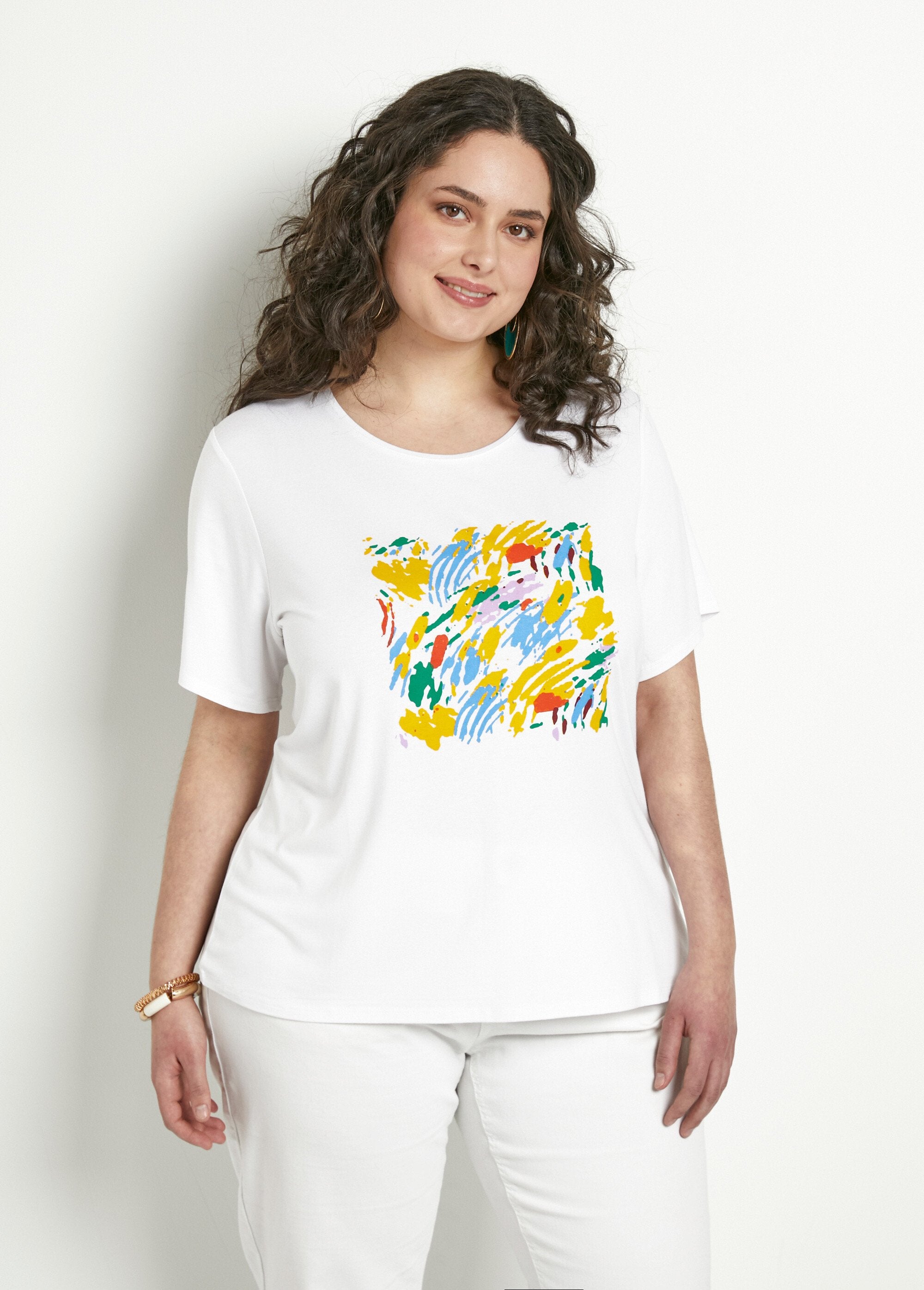 T-shirt_bianca_a_maniche_corte_con_fantasia_Fond_blanc_FA1_curvy