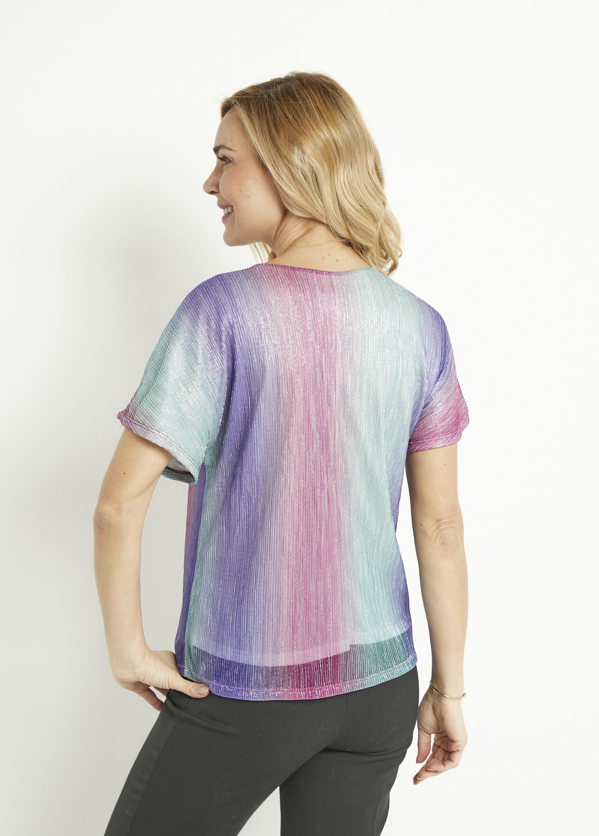 T-shirt_corta_lucida_con_scollo_a_V_ed_effetto_plissettato_Rose_et_aqua_DO1_slim