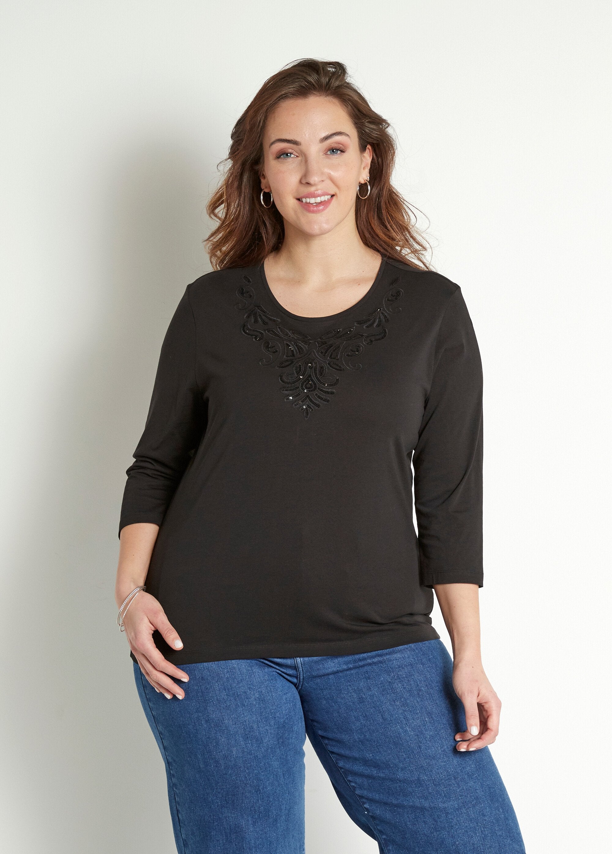 T-shirt_corta_con_maniche_a_3/4_ricamate_Noir_FA1_curvy