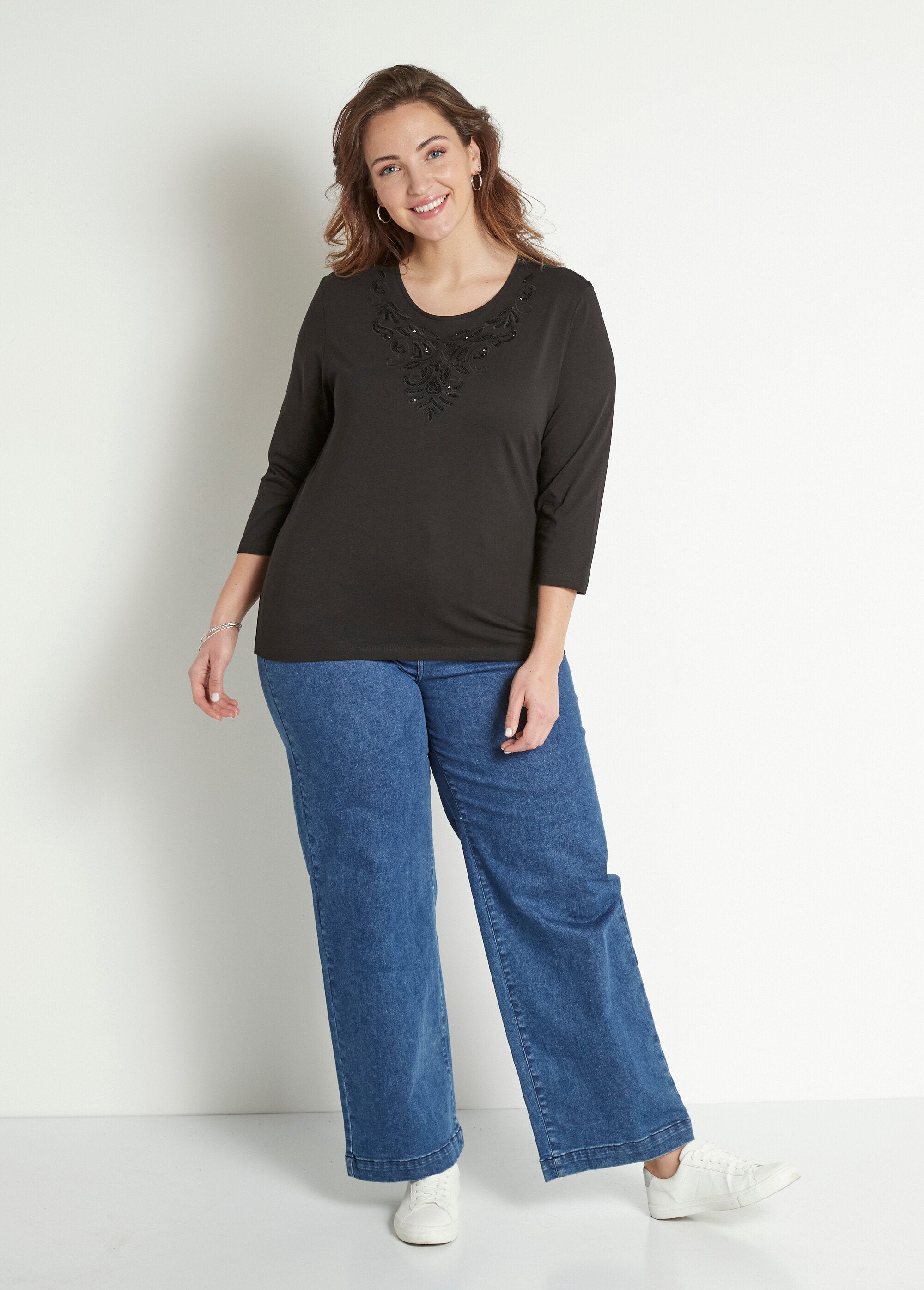 T-shirt_corta_con_maniche_a_3/4_ricamate_Noir_SF1_curvy