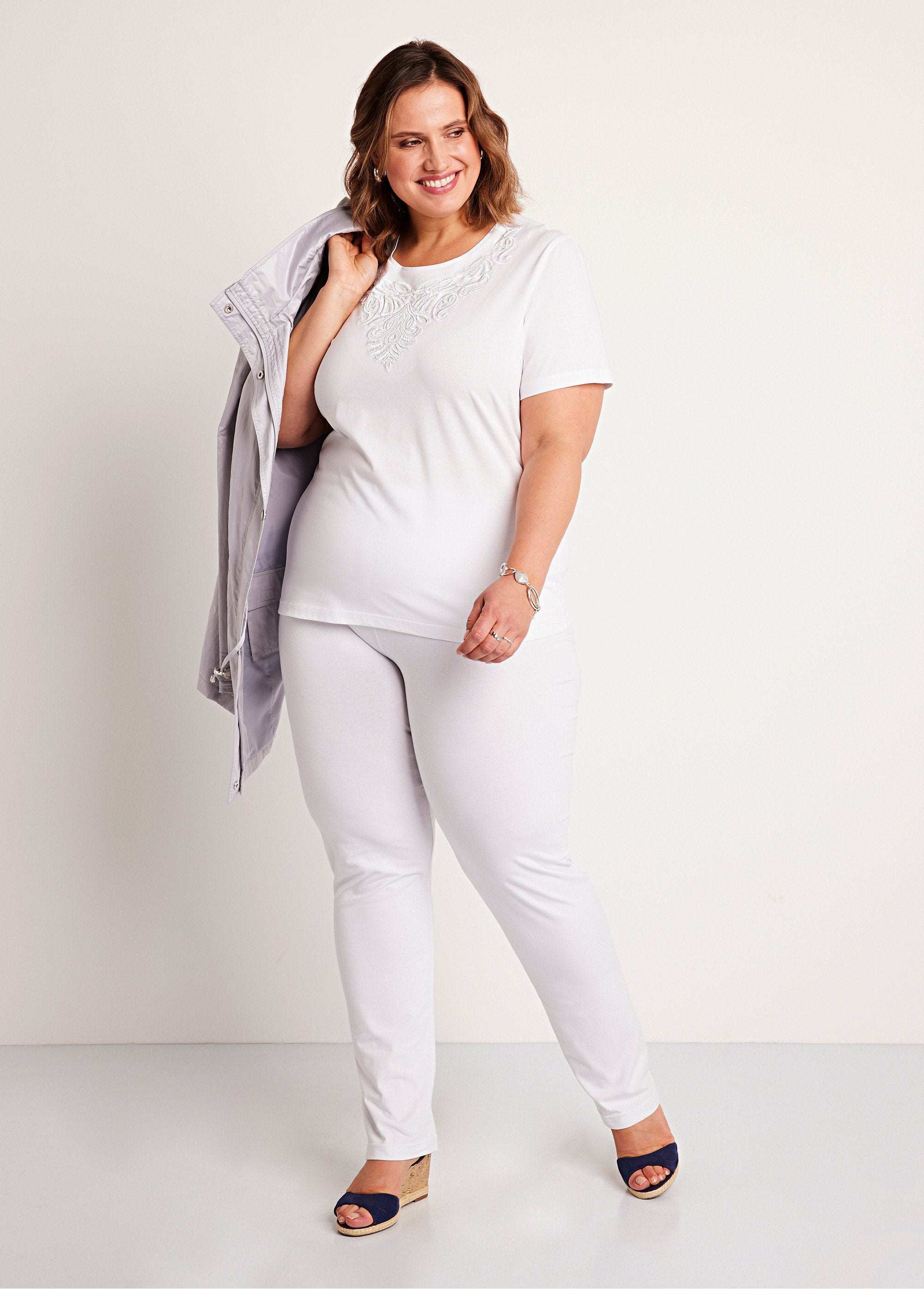 T-shirt_ricamata_a_maniche_corte_BIANCO_SF1_curvy