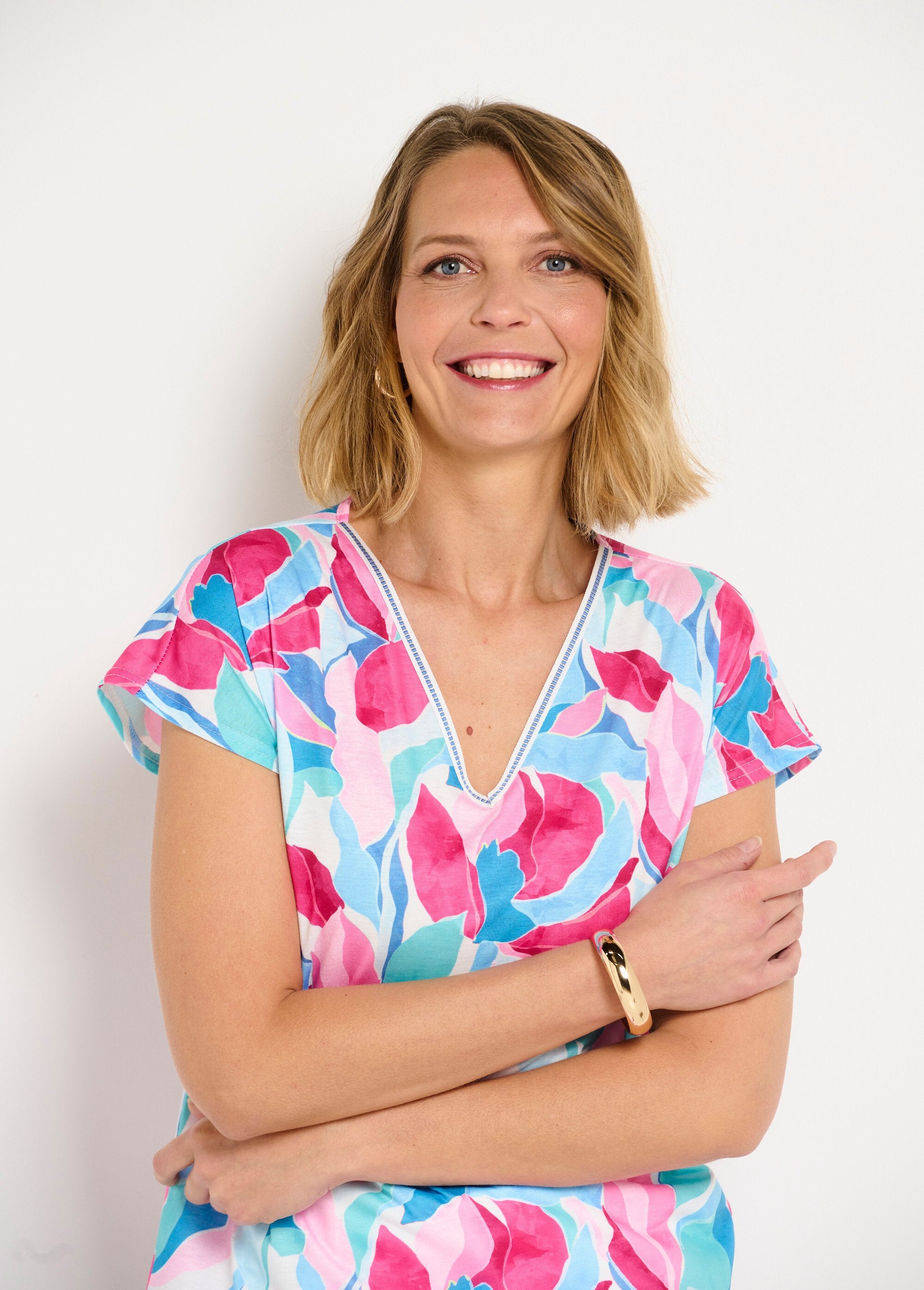 Maglietta_con_scollo_a_V_stampata_lucida_Bleu_et_rose_DE1_slim